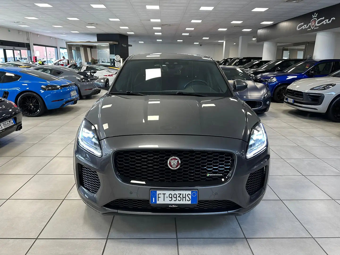 Jaguar E-Pace 2.0d i4 R-Dynamic S awd 150cv Grau - 2