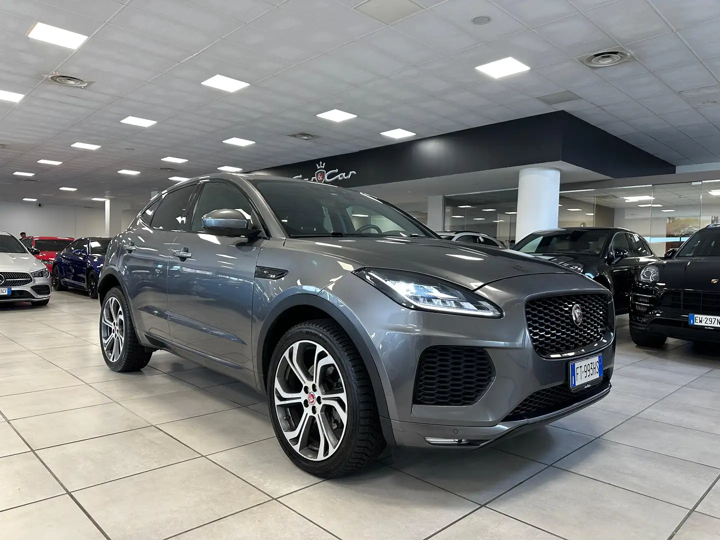 Jaguar E-Pace 2.0d i4 R-Dynamic S awd 150cv Grau - 1