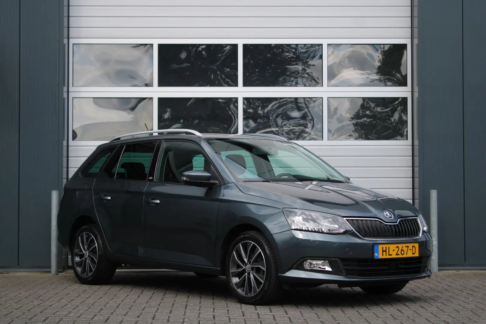 Skoda Fabia Combi 1.2 TSI Edition Airco/Cruise/Stoelverwarming Grijs - 1