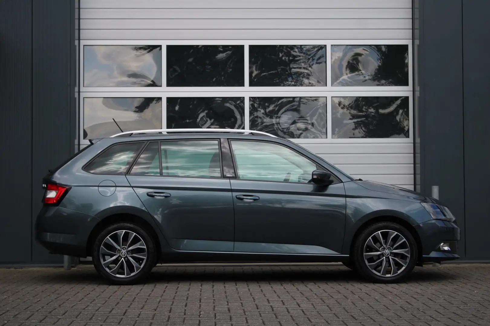 Skoda Fabia Combi 1.2 TSI Edition Airco/Cruise/Stoelverwarming Grijs - 2