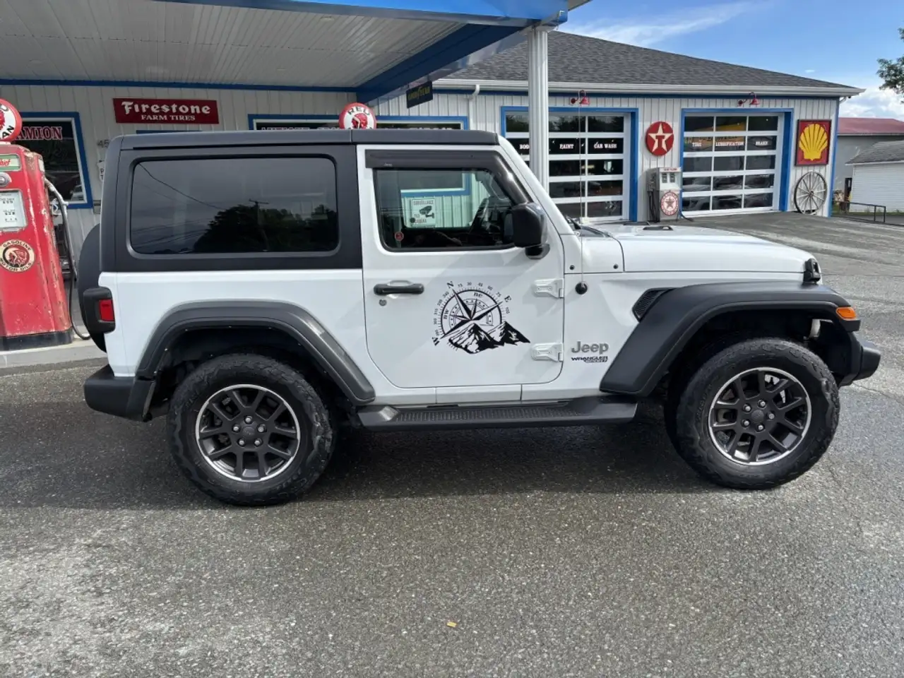Jeep Wrangler photo Jeep Wrangler