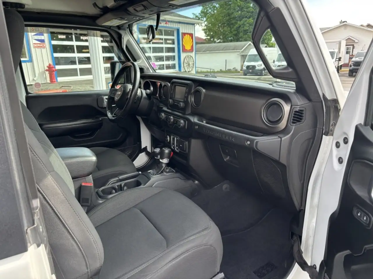 Jeep Wrangler photo Jeep Wrangler