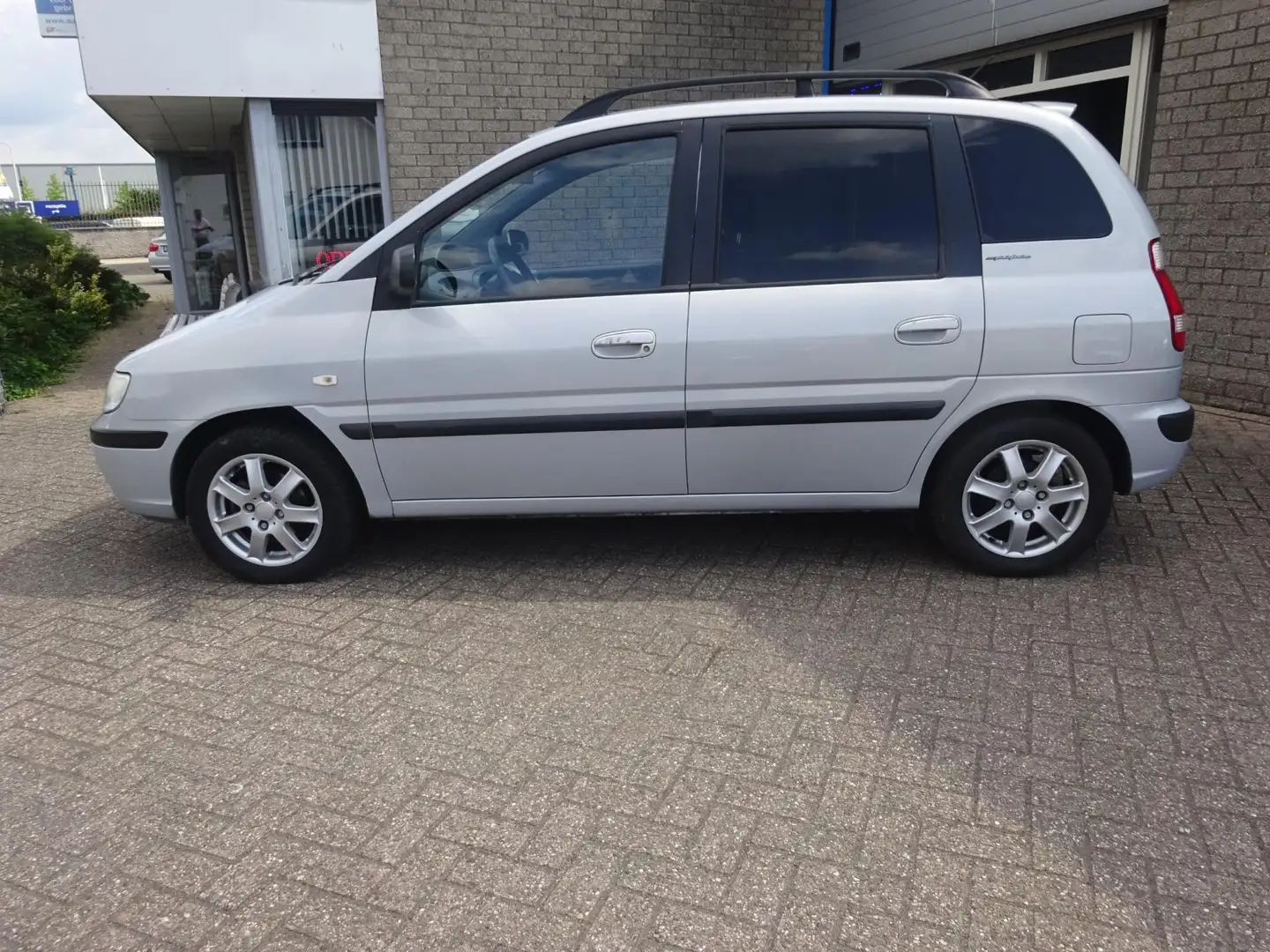 Hyundai Matrix 1.6i Active Cool Grijs - 2