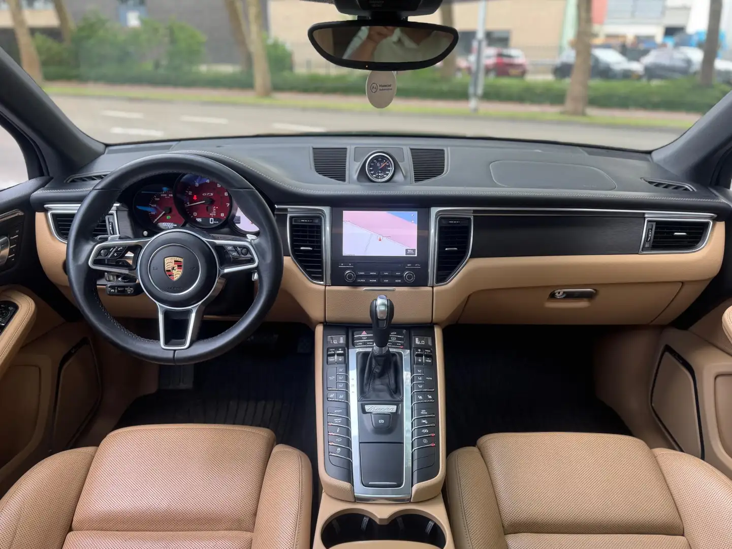 Porsche Macan 3.0 GTS Burmester ACC Pano Cognac L Chrono Vol geo Grijs - 2