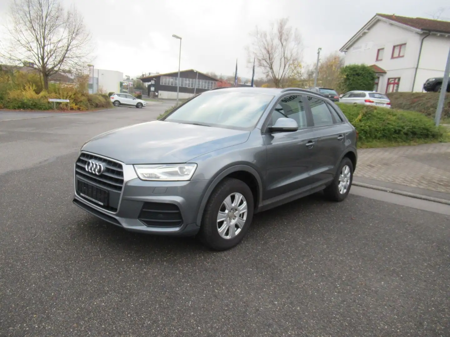 Audi Q3 2.0TDI Grau - 1
