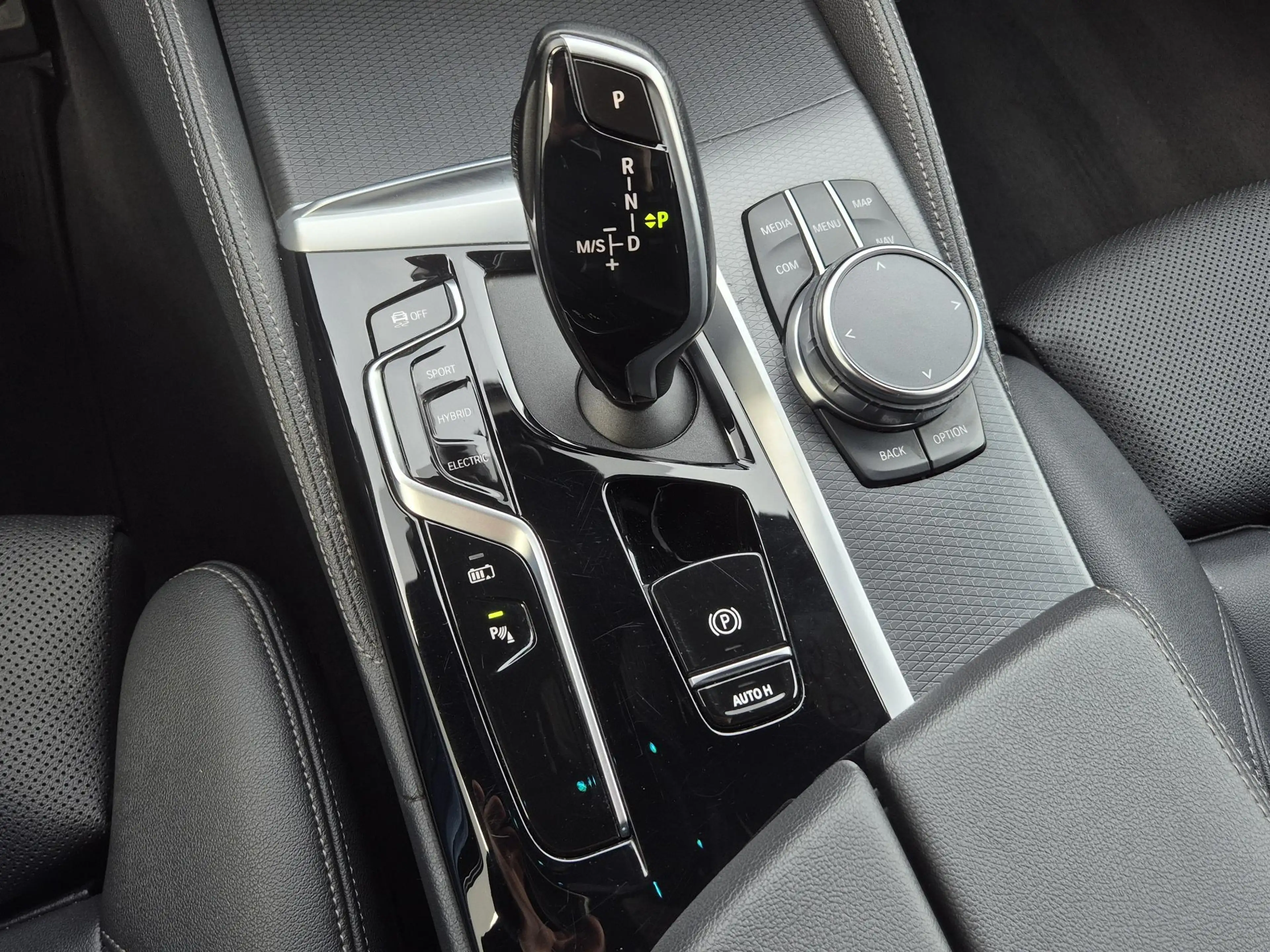 BMW 530 5-serie Touring 530e xDrive Business Edition Plus — photo 14