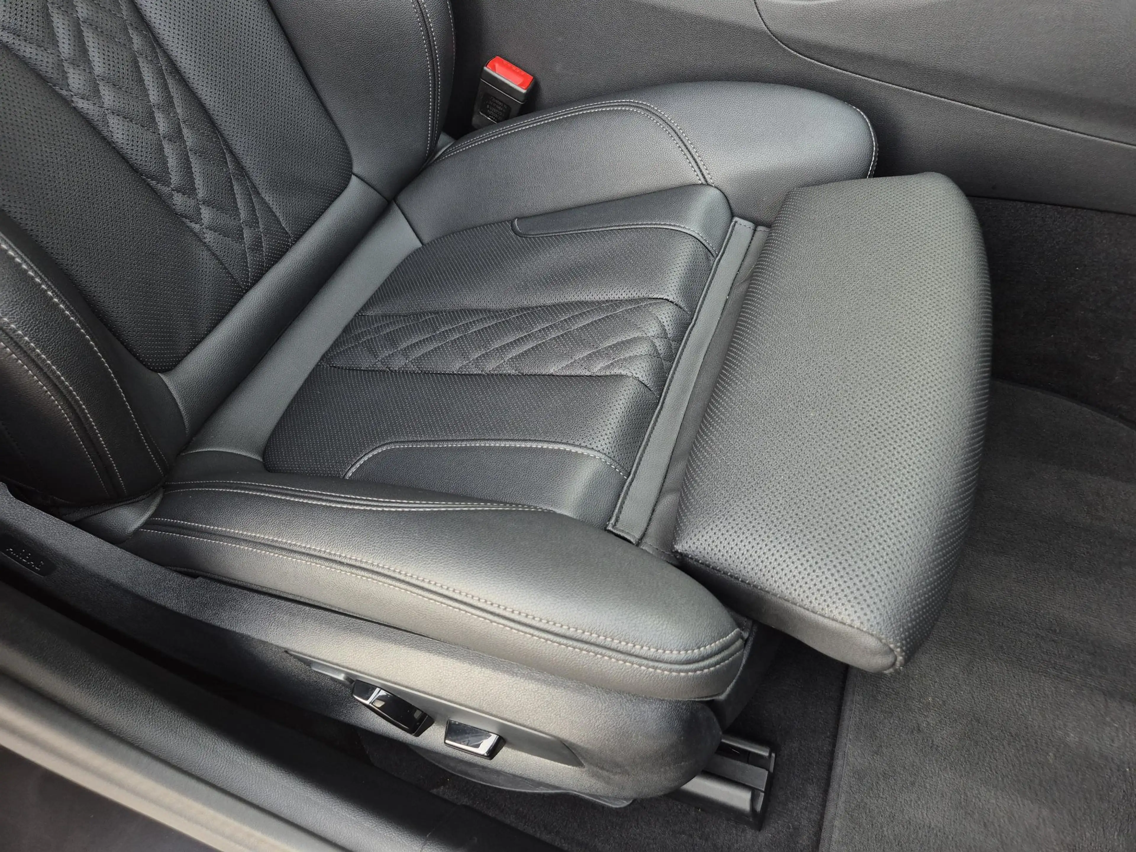 BMW 530 5-serie Touring 530e xDrive Business Edition Plus — photo 32