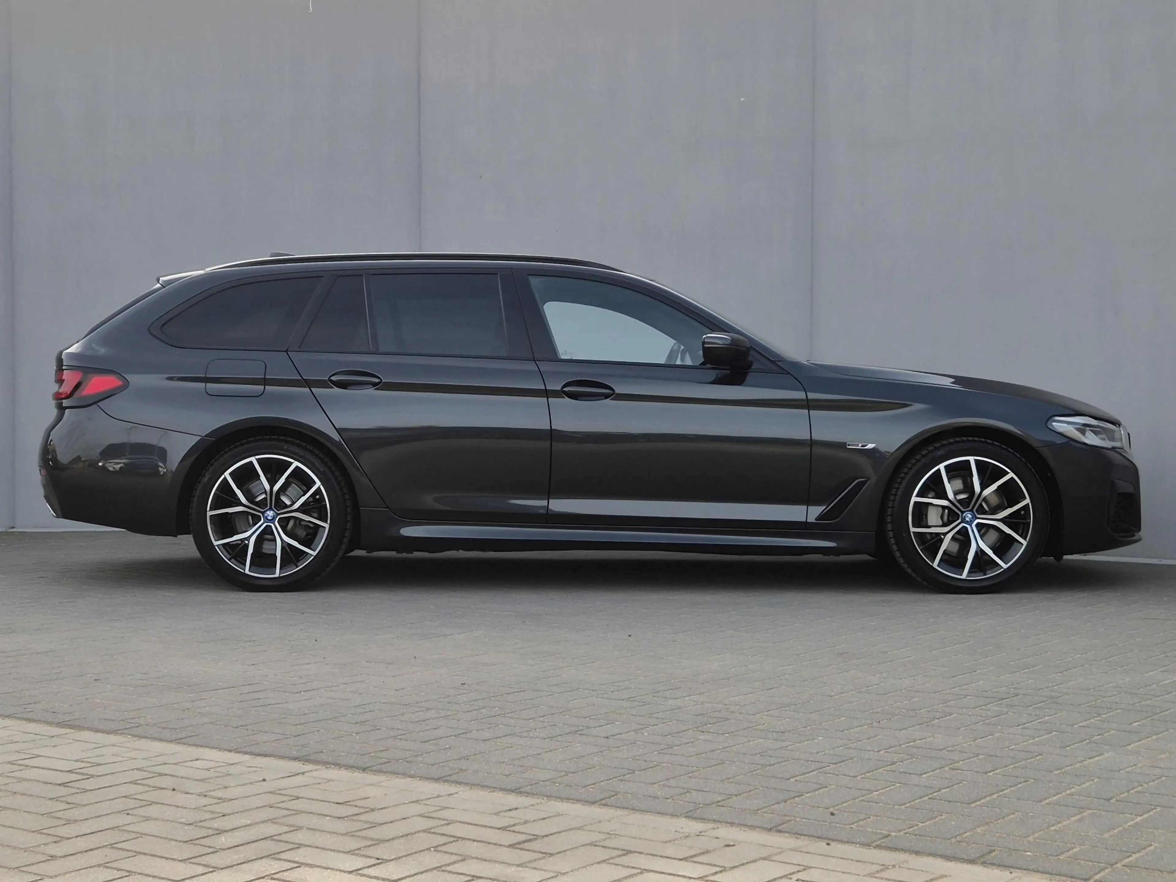 BMW 530 5-serie Touring 530e xDrive Business Edition Plus — photo 17