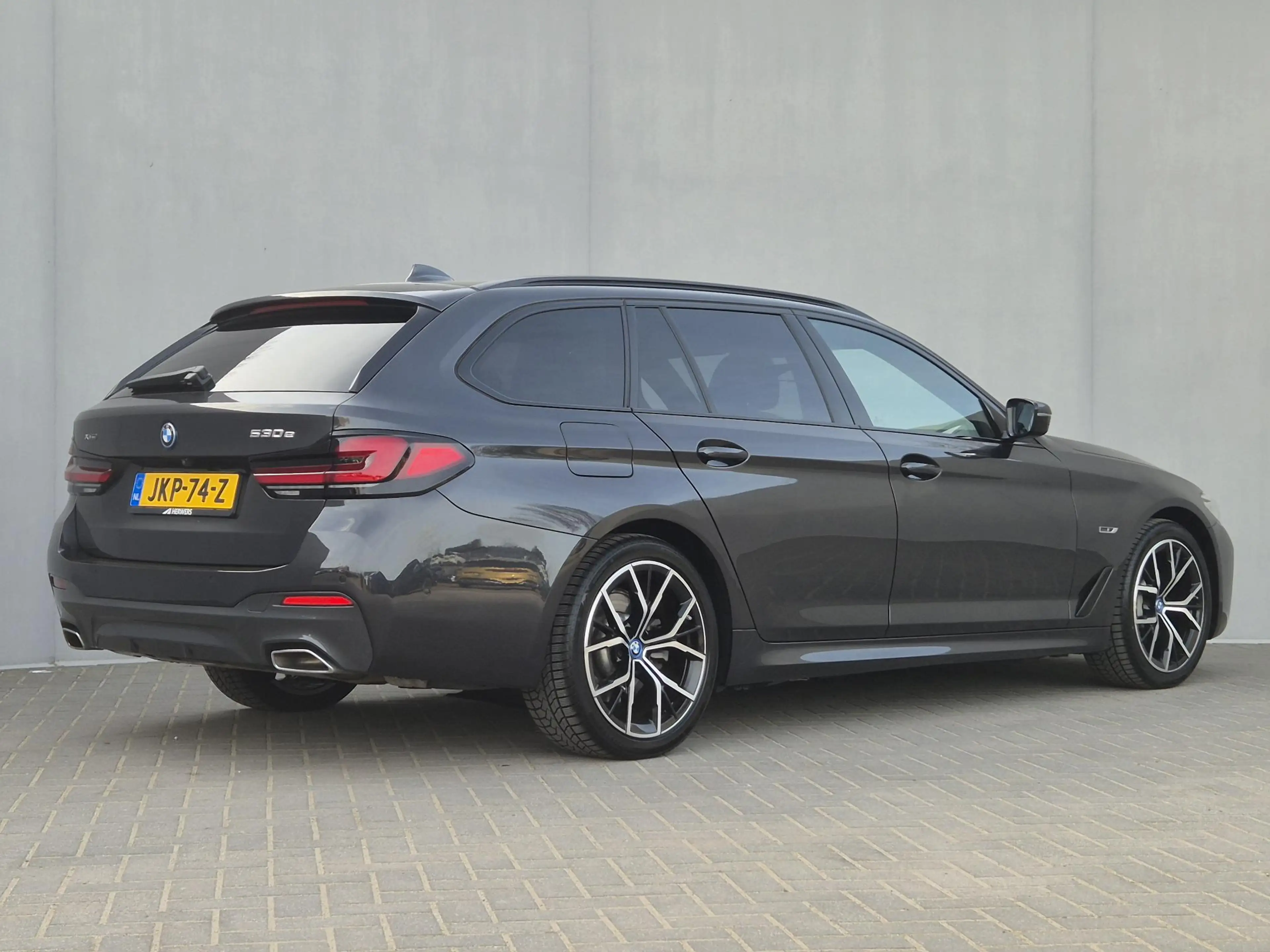 BMW 530 5-serie Touring 530e xDrive Business Edition Plus — photo 3