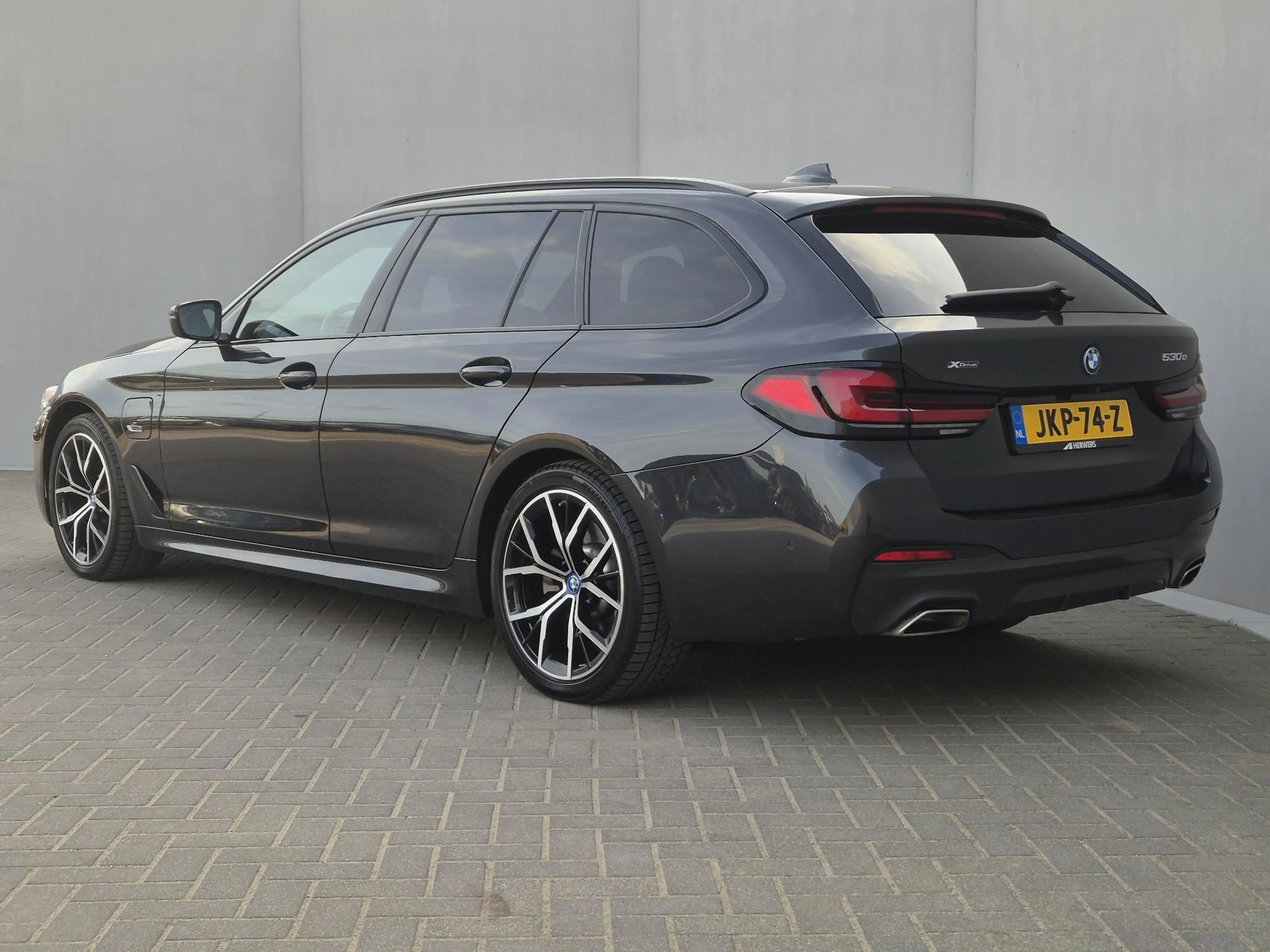 BMW 530 5-serie Touring 530e xDrive Business Edition Plus — photo 16