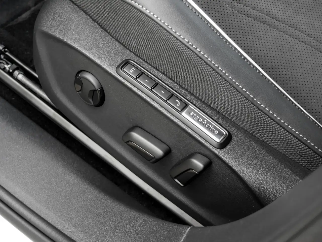 Volkswagen ID.7 Tourer Pro AHK IQ.Light Navi HarmanK. AreaView 10