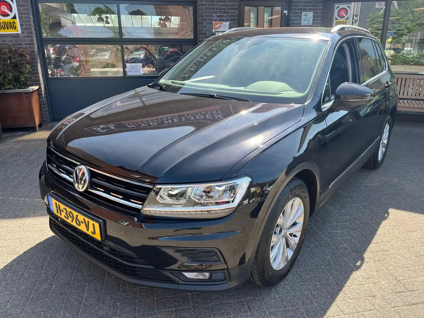 Volkswagen Tiguan 1.5 TSI Comfortline Business App-connect Nero - 1