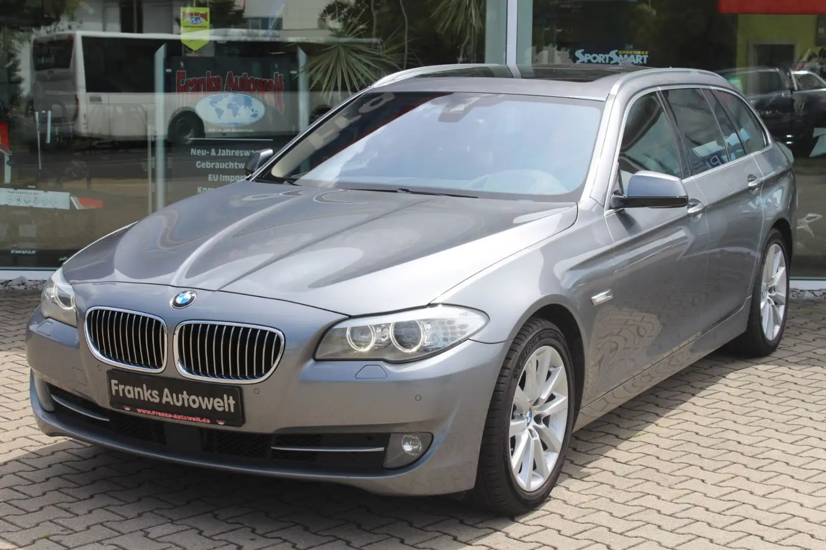 BMW 525 Baureihe 5 Touring 525d xDrive Grau - 2