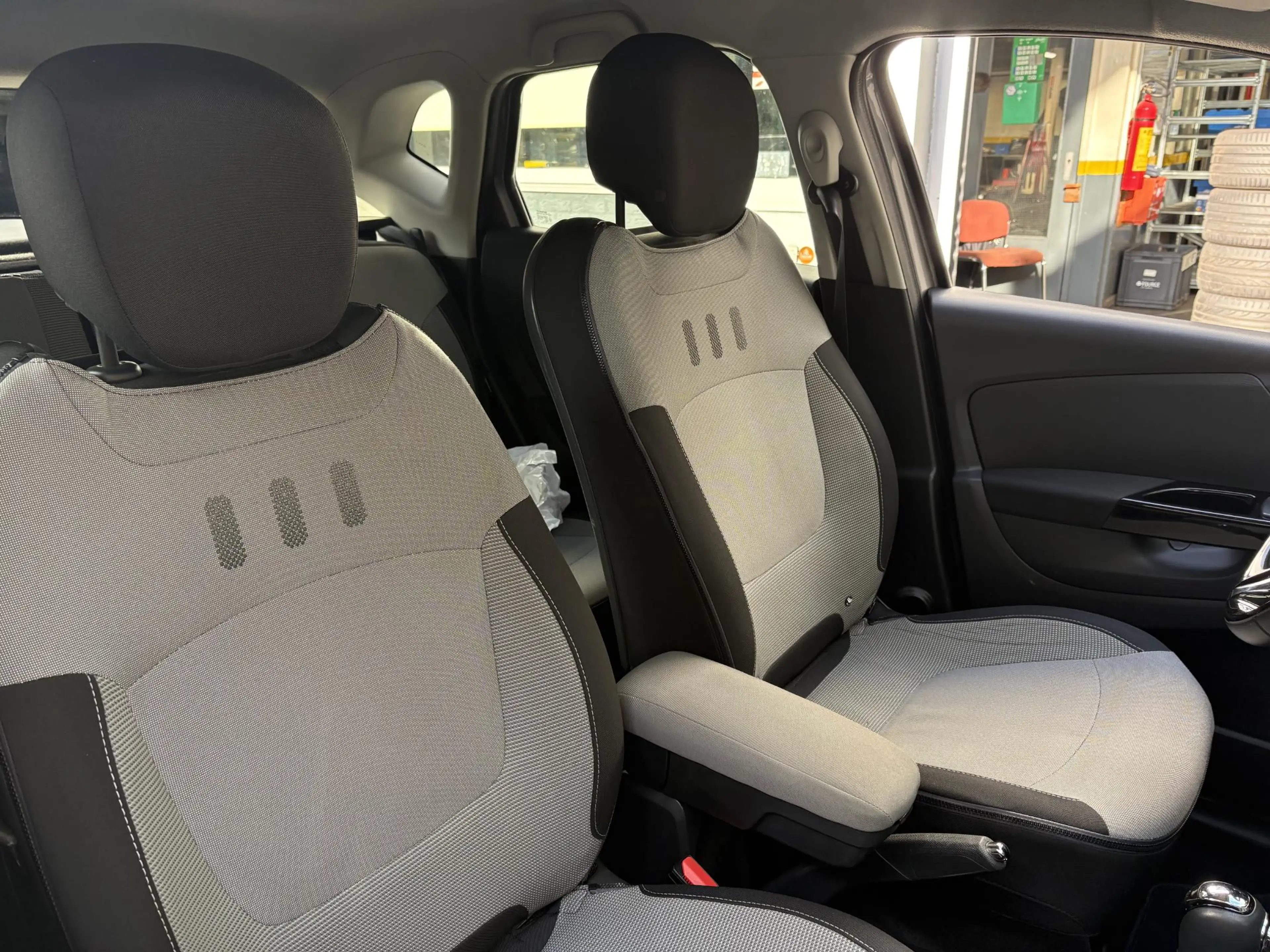 Renault Captur 1.2 TCe Dynamique — photo 16