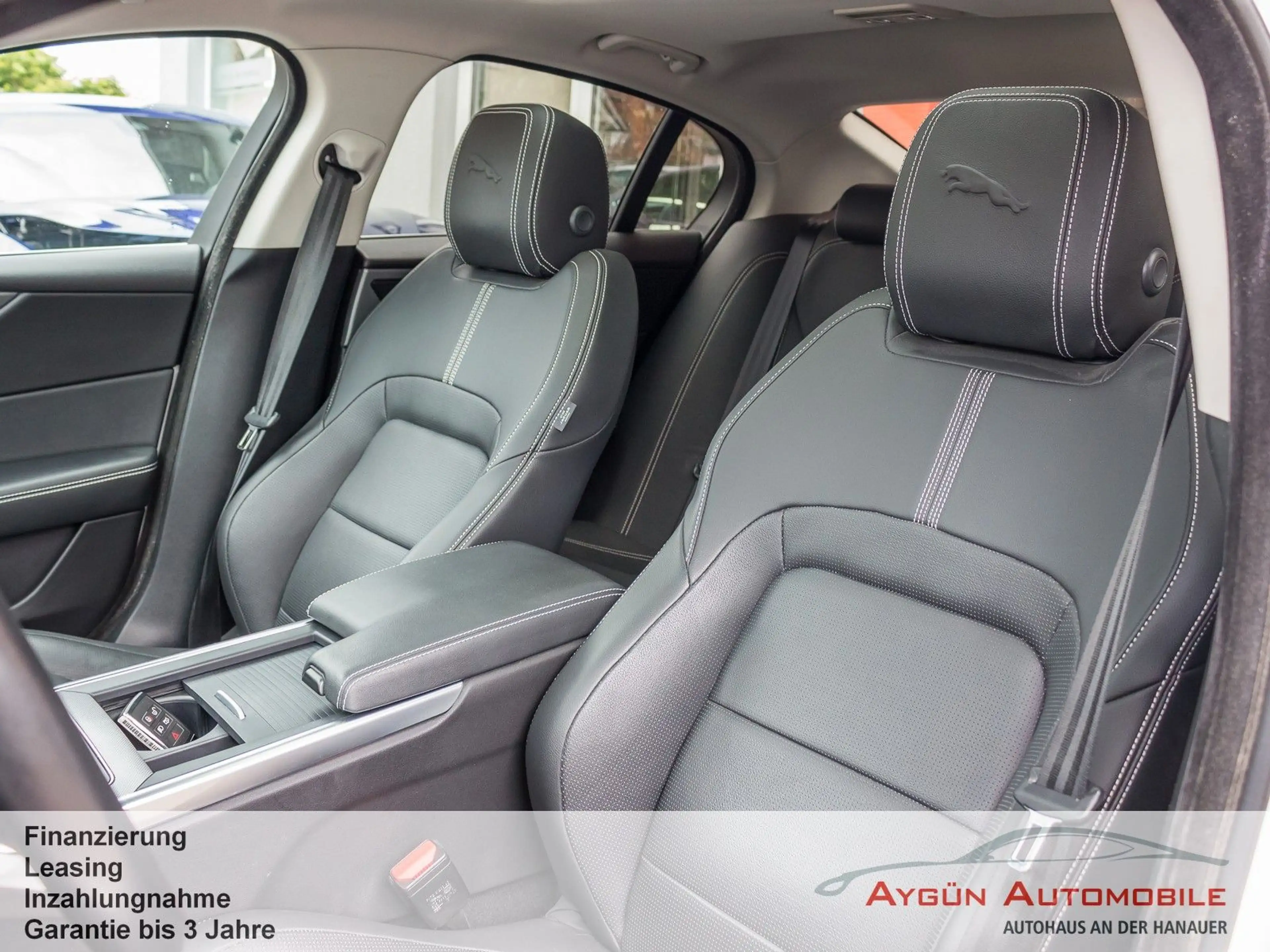 Jaguar XE P250 R-Dynamic SE*Panorama*Winter-Paket* — photo 10