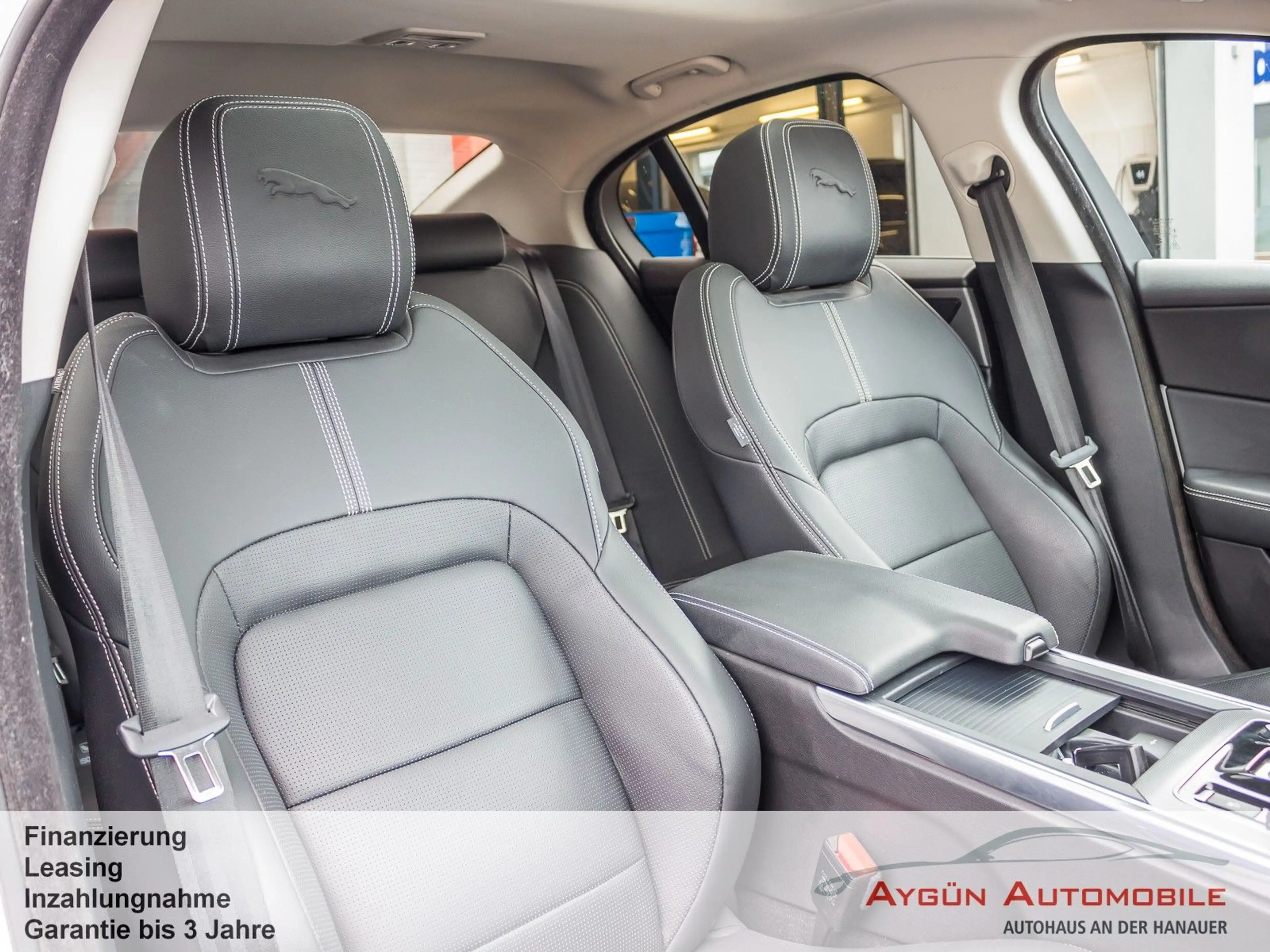 Jaguar XE P250 R-Dynamic SE*Panorama*Winter-Paket* — photo 12