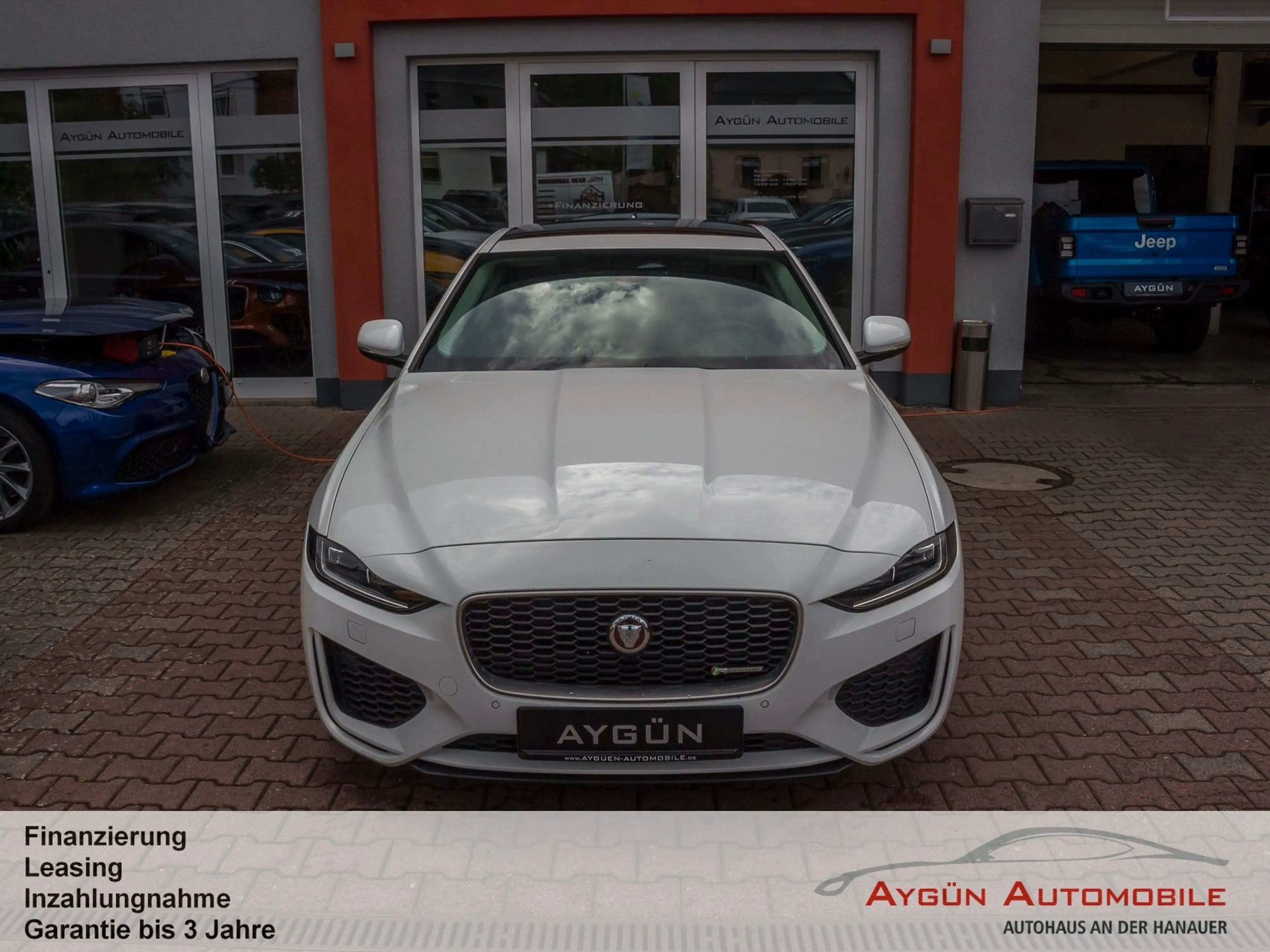 Jaguar XE P250 R-Dynamic SE*Panorama*Winter-Paket* — photo 2