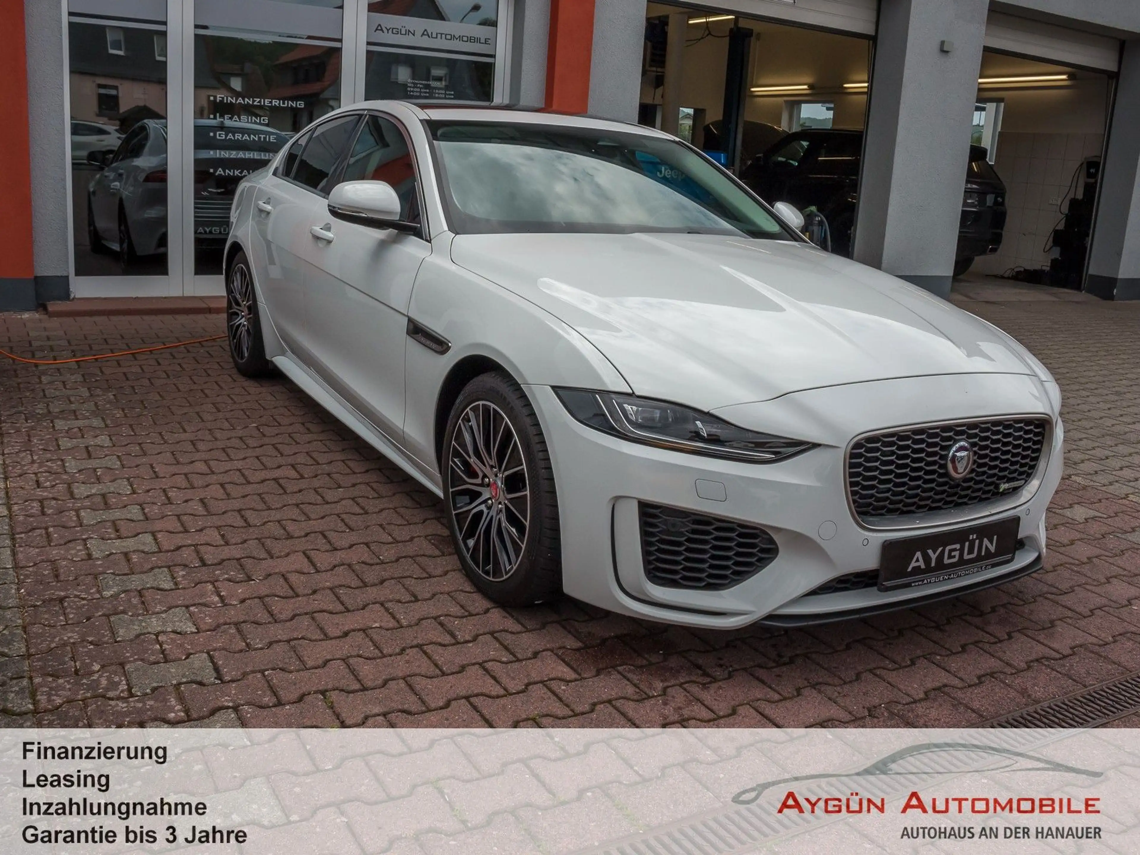 Jaguar XE P250 R-Dynamic SE*Panorama*Winter-Paket* — photo 3