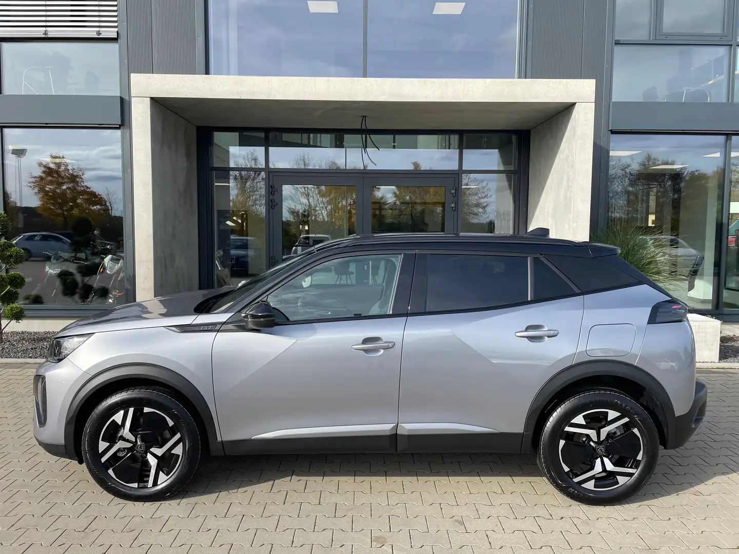 Peugeot 2008 Hybrid 145 e-DSC6 GT/Full-LED/Kamera/DAB Grau - 2