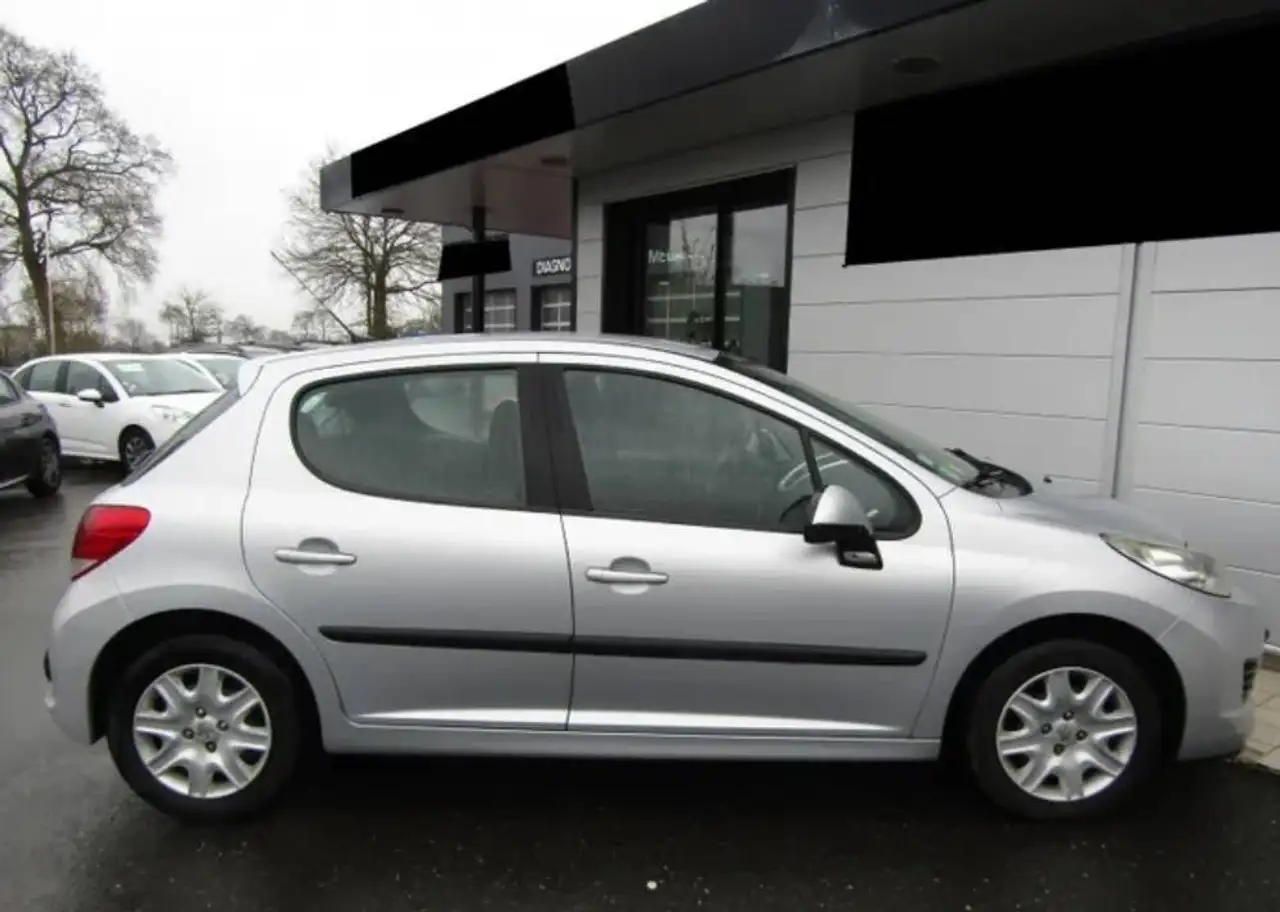 Peugeot 207 1.4e 75ch Style USB Box