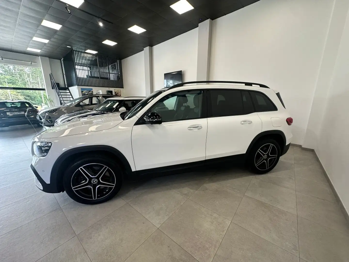 Mercedes-Benz GLB 250 4Matic 8G-DCT Blanco - 2
