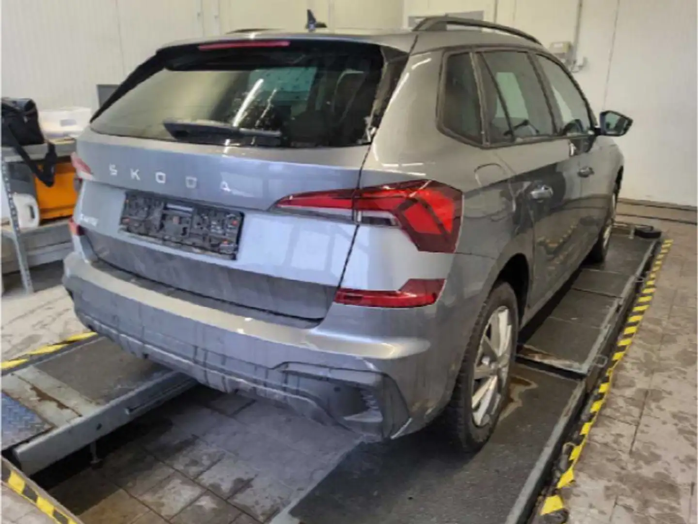 Skoda Kamiq Selection 1,0TSI LED LM SHZ BLACK-PAKET Grau - 2