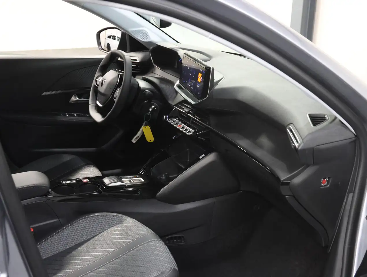 Peugeot 208 2026 — фото 8