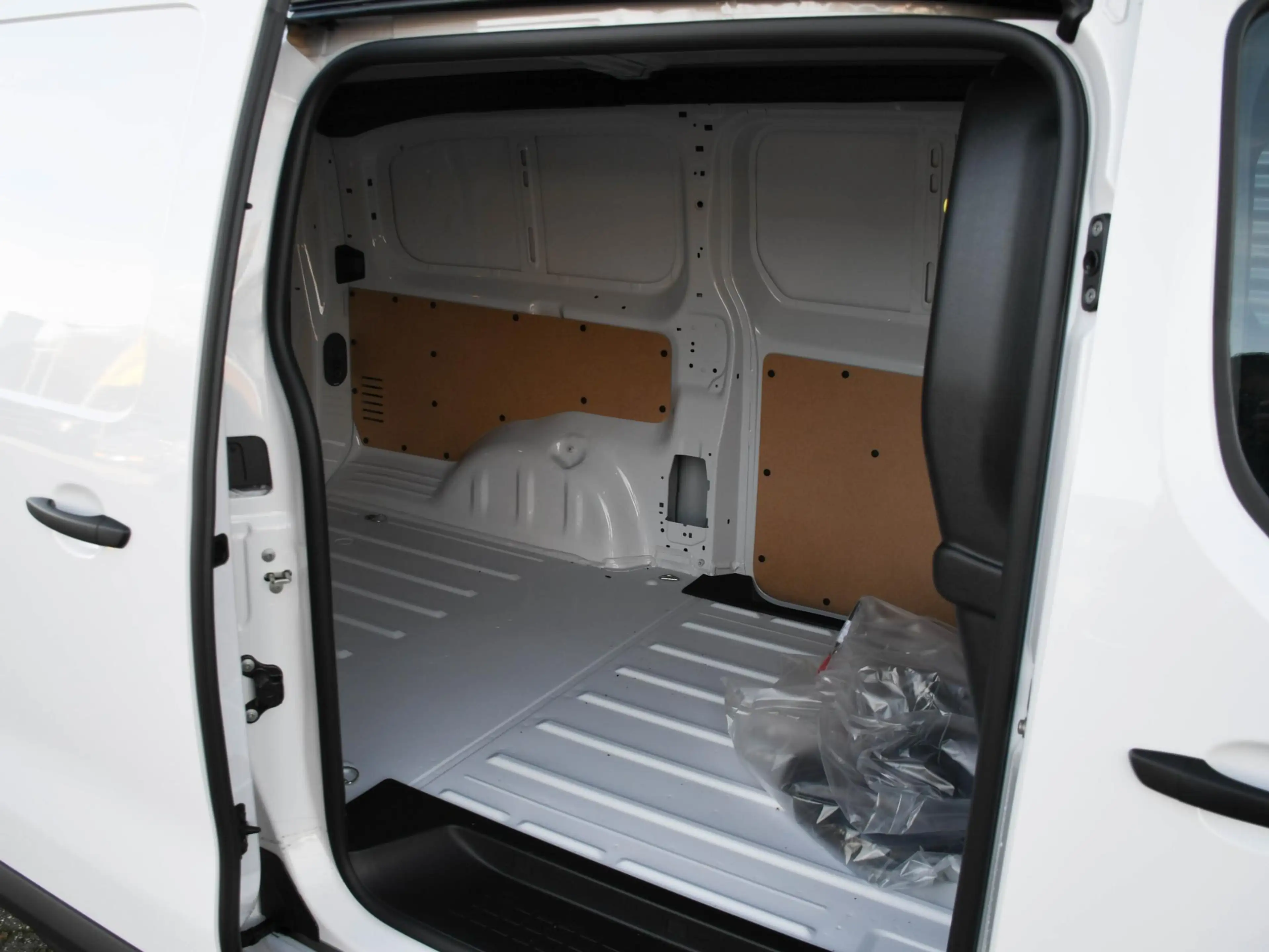 Peugeot e-Expert EV L2 75kWh 136pk Automaat NAVI | CAMERA | DAB | L — photo 10