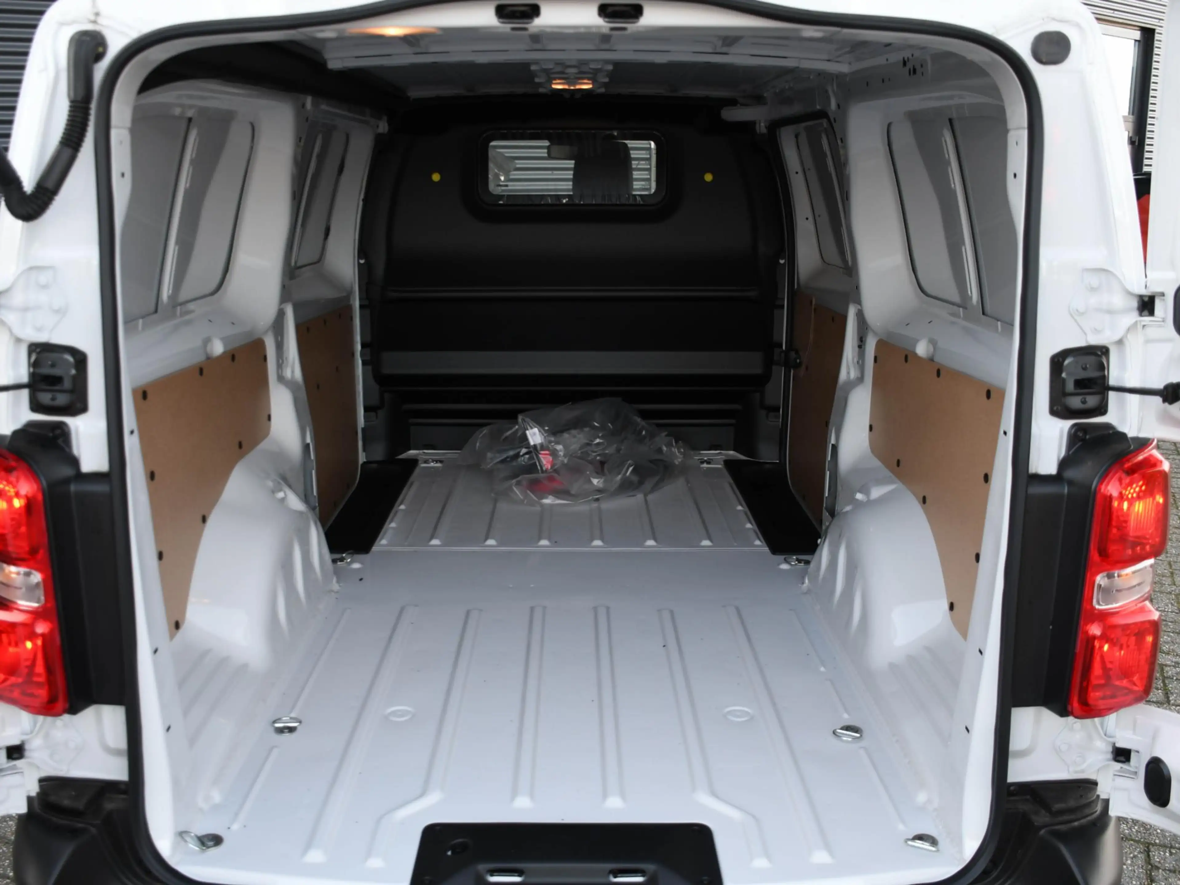 Peugeot e-Expert EV L2 75kWh 136pk Automaat NAVI | CAMERA | DAB | L — photo 11