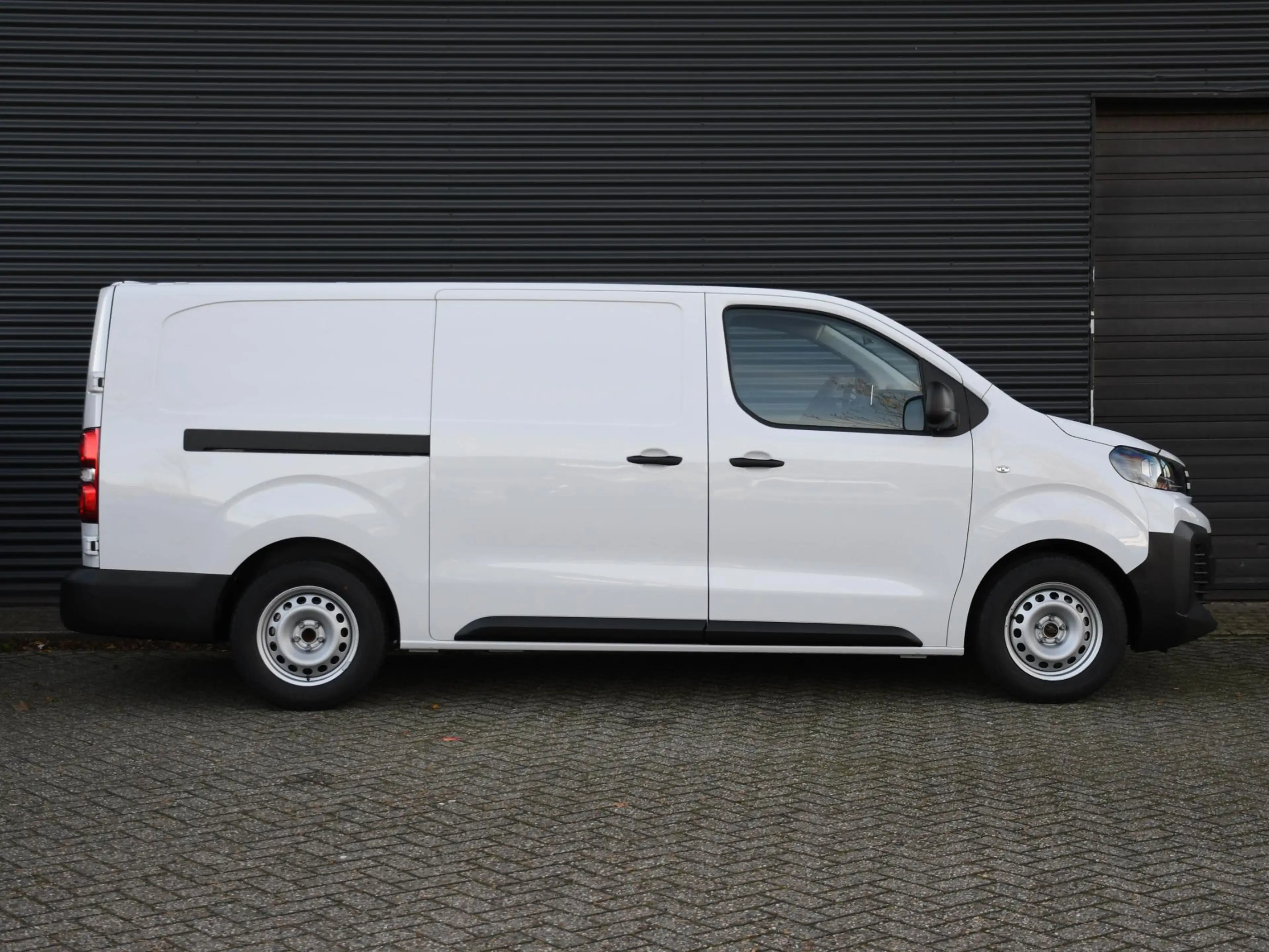Peugeot e-Expert EV L2 75kWh 136pk Automaat NAVI | CAMERA | DAB | L — photo 4