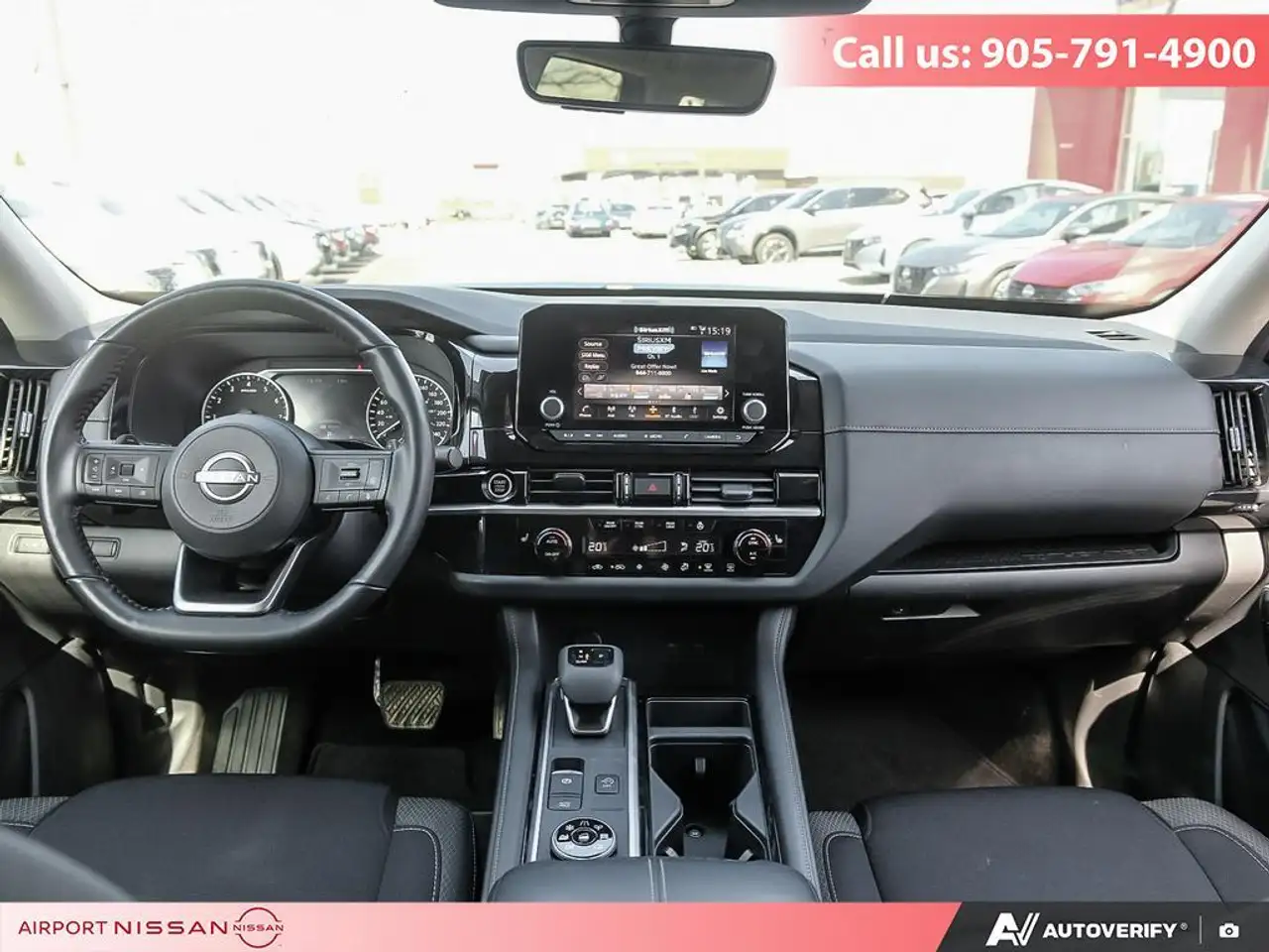 Nissan Pathfinder снимка Nissan Pathfinder