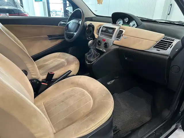 Lancia Ypsilon view 8