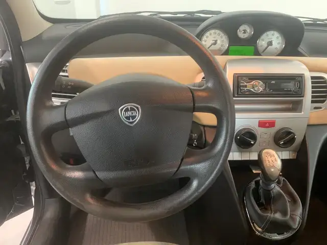 Lancia Ypsilon view 5