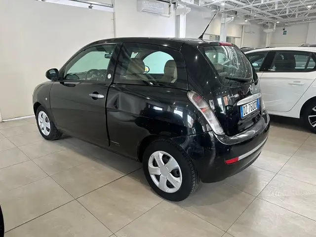Lancia Ypsilon view 3