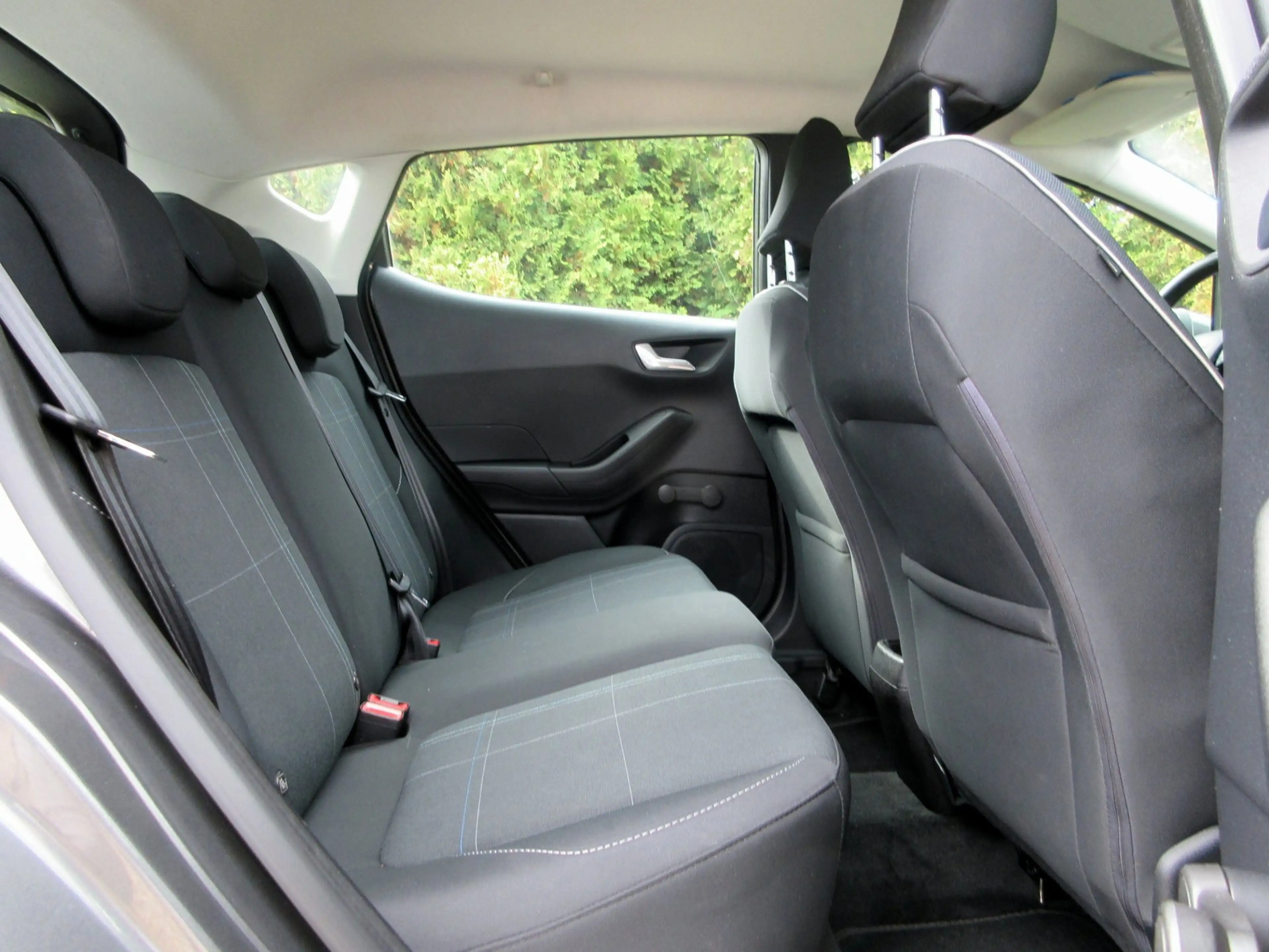 Ford Fiesta 1.1 5-drs * Navi * Cruise Control * — photo 14