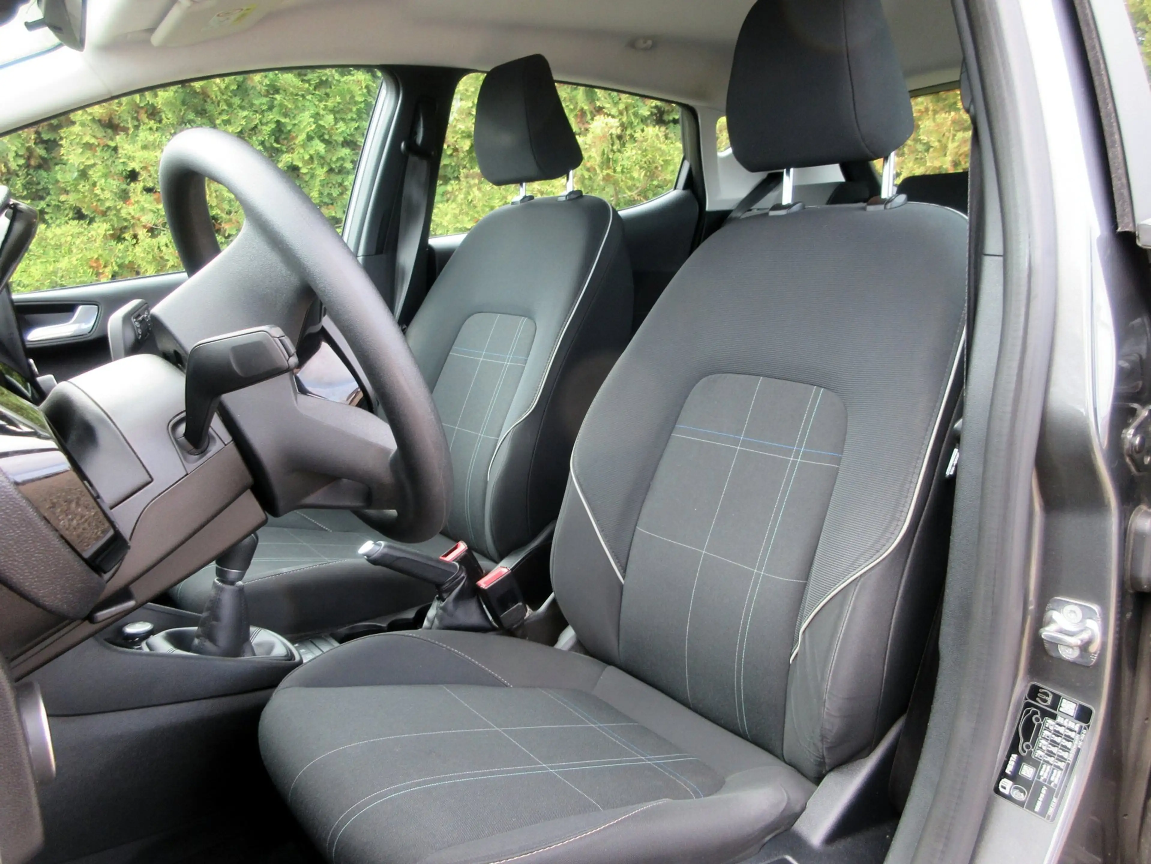 Ford Fiesta 1.1 5-drs * Navi * Cruise Control * — photo 2