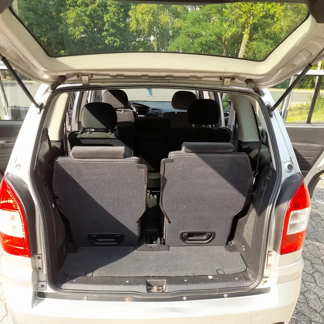 Opel Zafira Tourer - 1