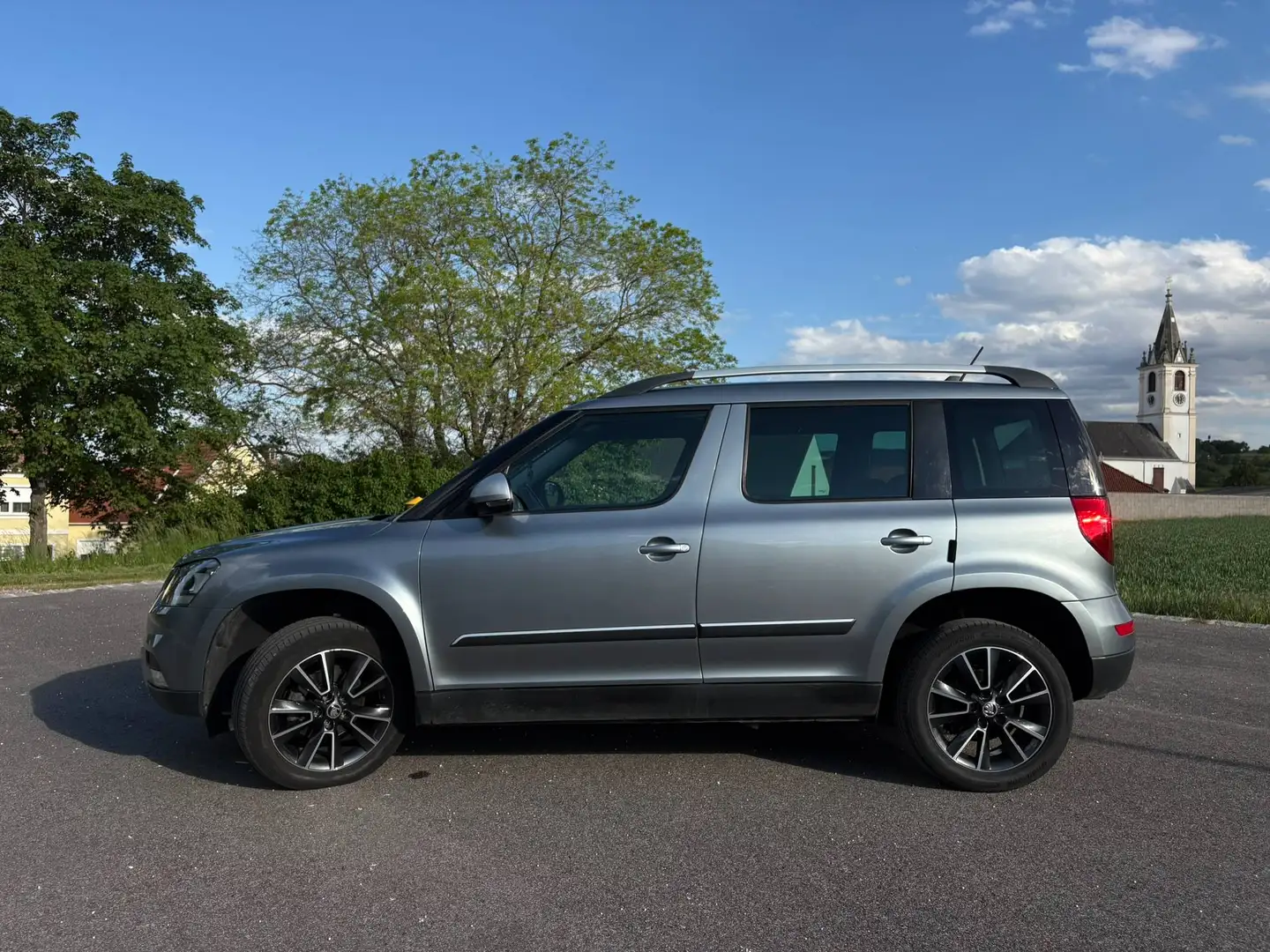 Skoda Yeti Yeti Outdoor 2,0 TDI SCR 4x4 Ambition Ambition Grau - 2