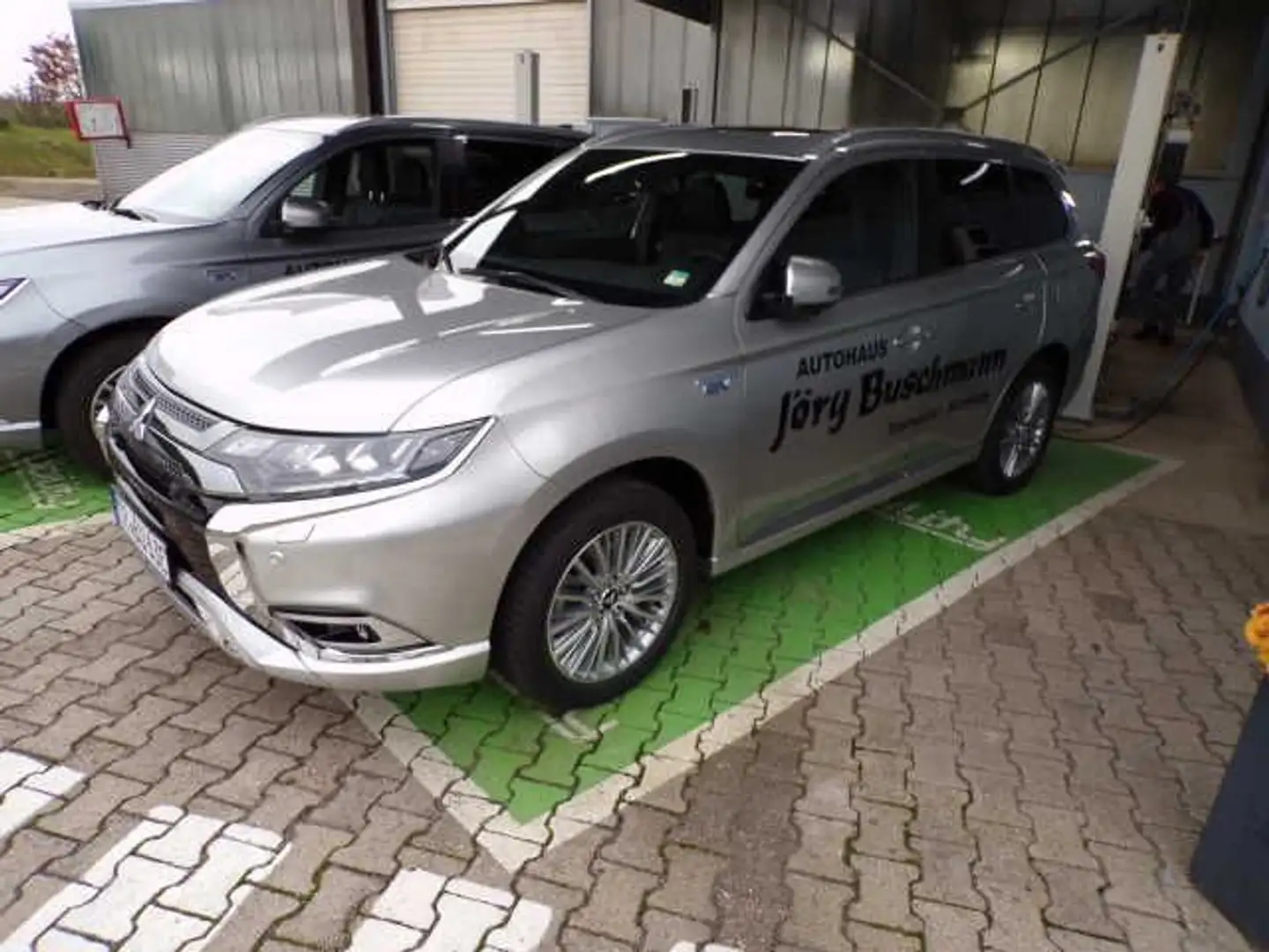 Mitsubishi Outlander 2,4PHEV Top, 4WD,Leder,LED,SHZ Silber - 1