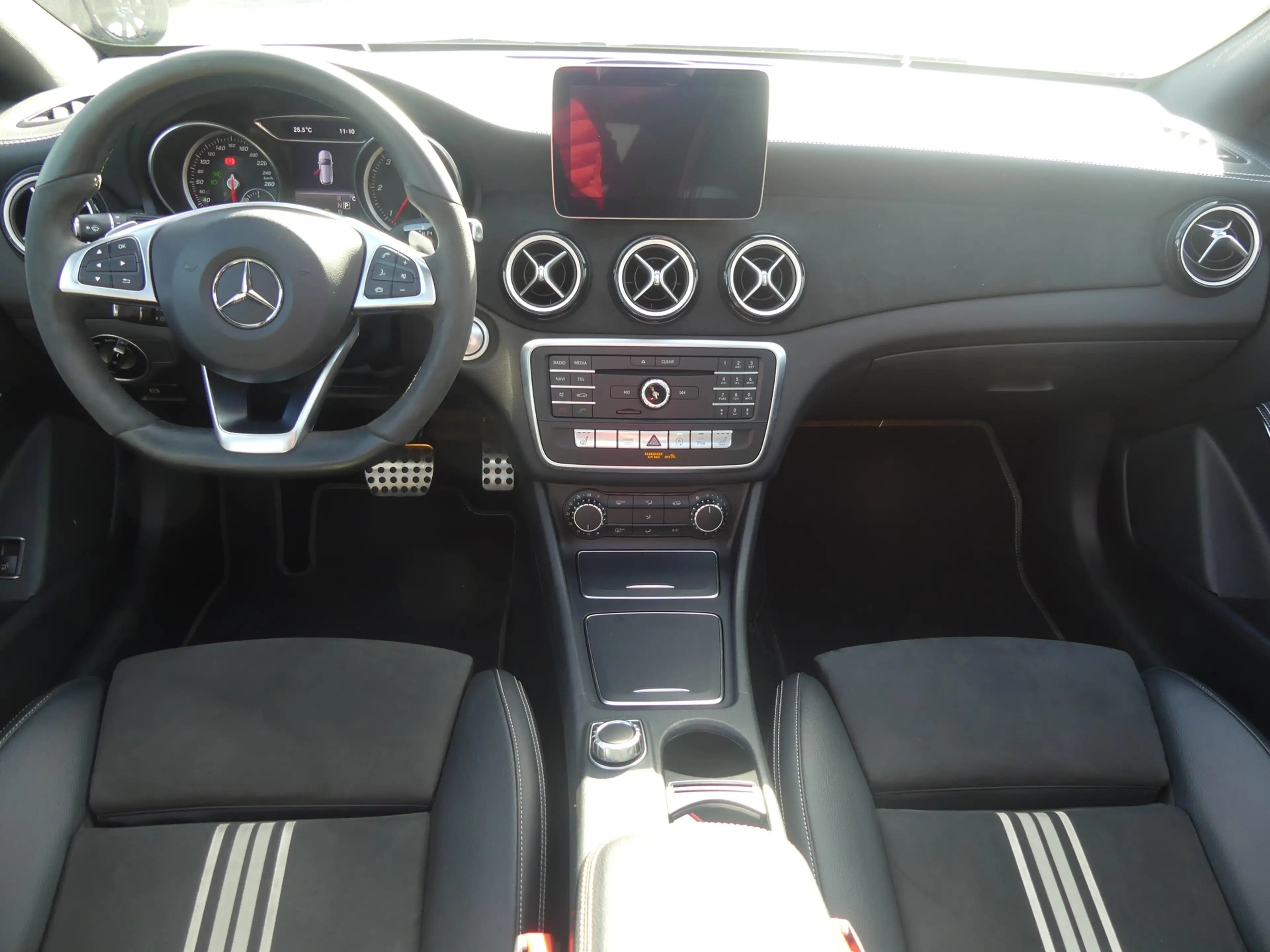 Mercedes-Benz CLA 220 CDI AMG Line LED Navi Tempomat Teilleder — photo 9