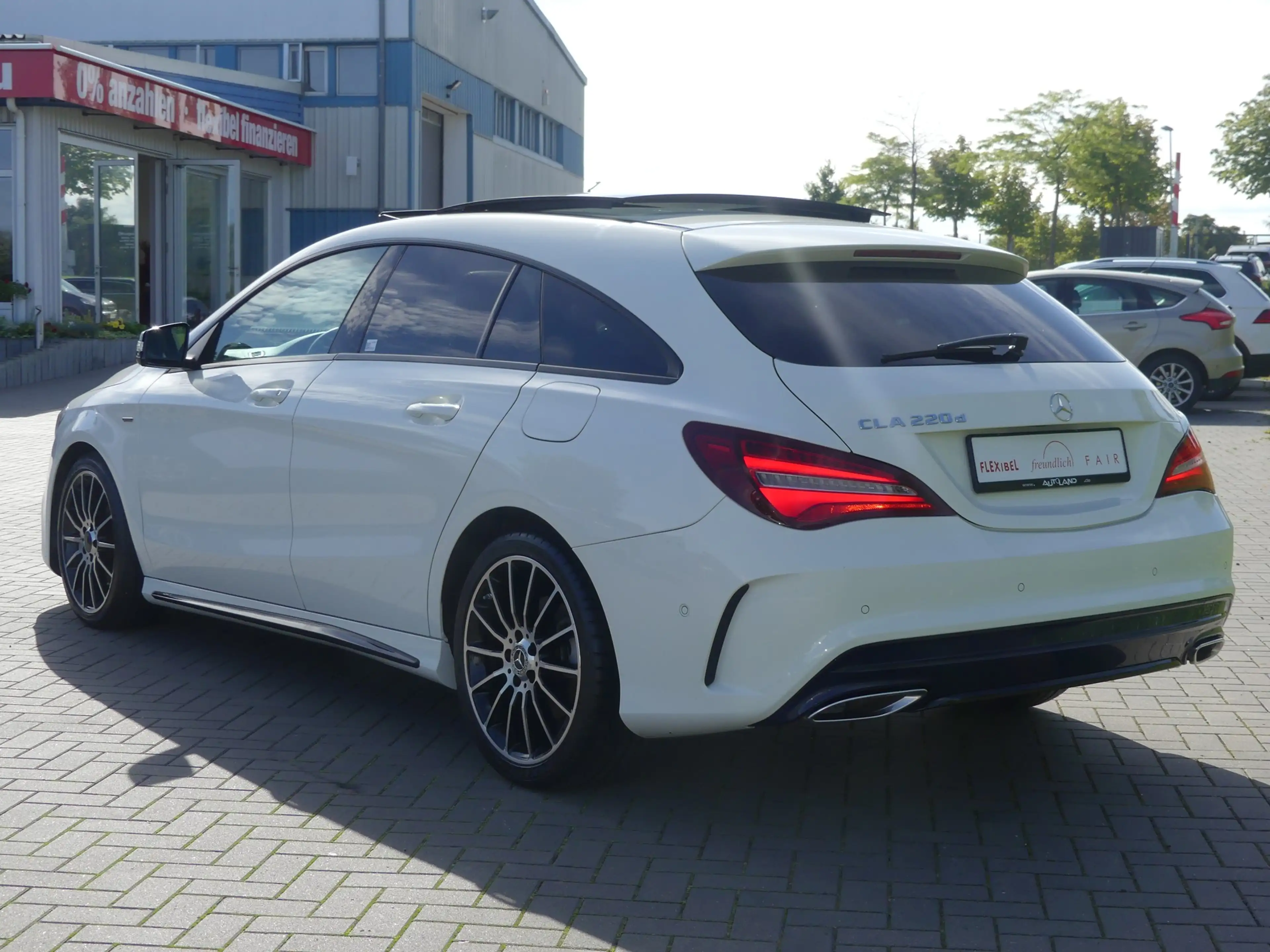 Mercedes-Benz CLA 220 CDI AMG Line LED Navi Tempomat Teilleder — photo 3