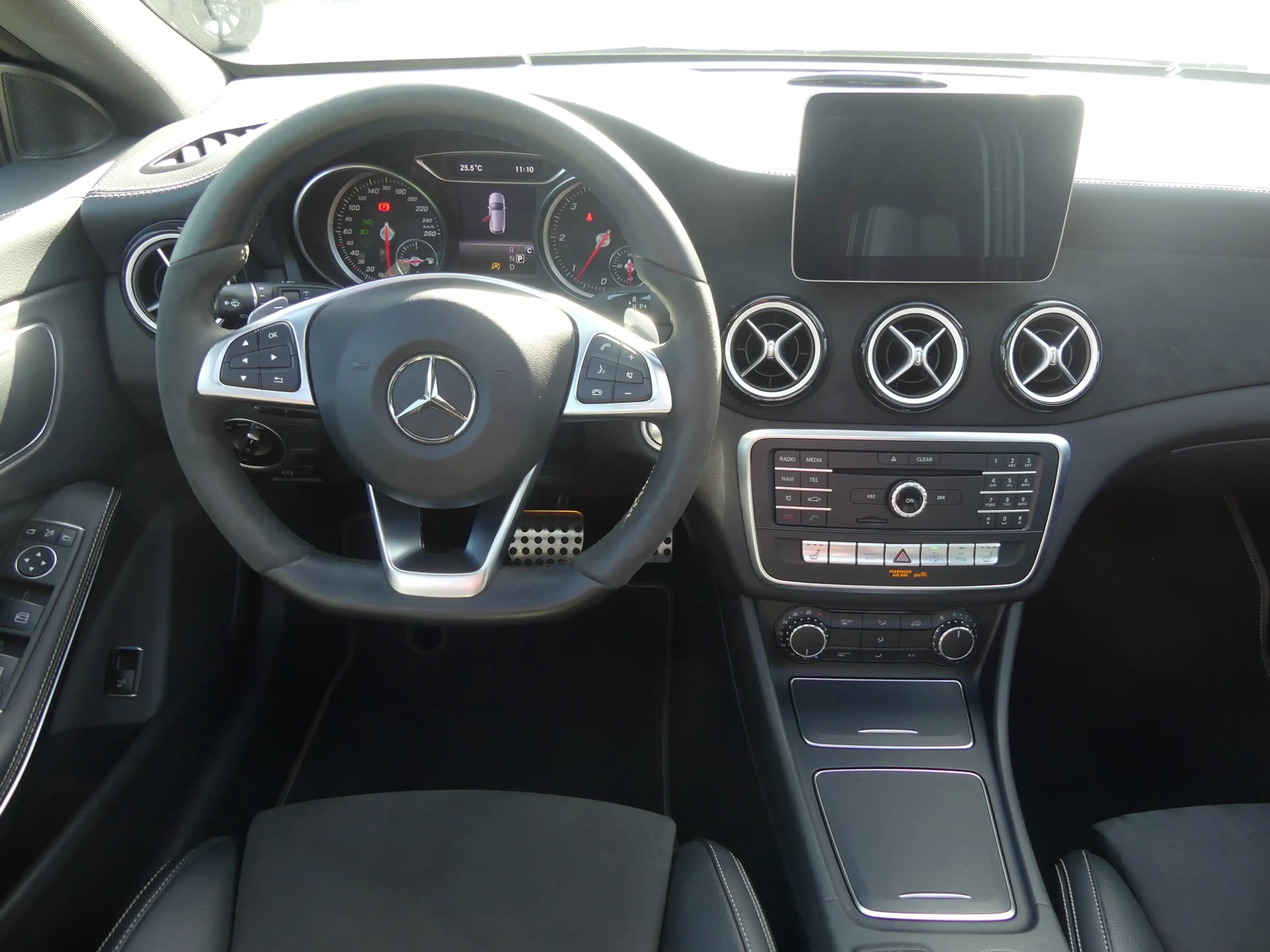 Mercedes-Benz CLA 220 CDI AMG Line LED Navi Tempomat Teilleder — photo 10