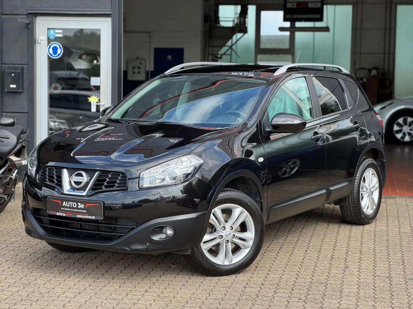 Nissan Qashqai 2,0 Tekna Navi Xenon Panorama Automatik Schwarz - 2