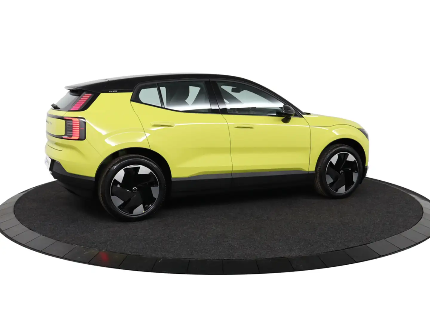 Volvo EX30 Single Motor Extended Range Plus | Achteruitrijcam Geel - 2
