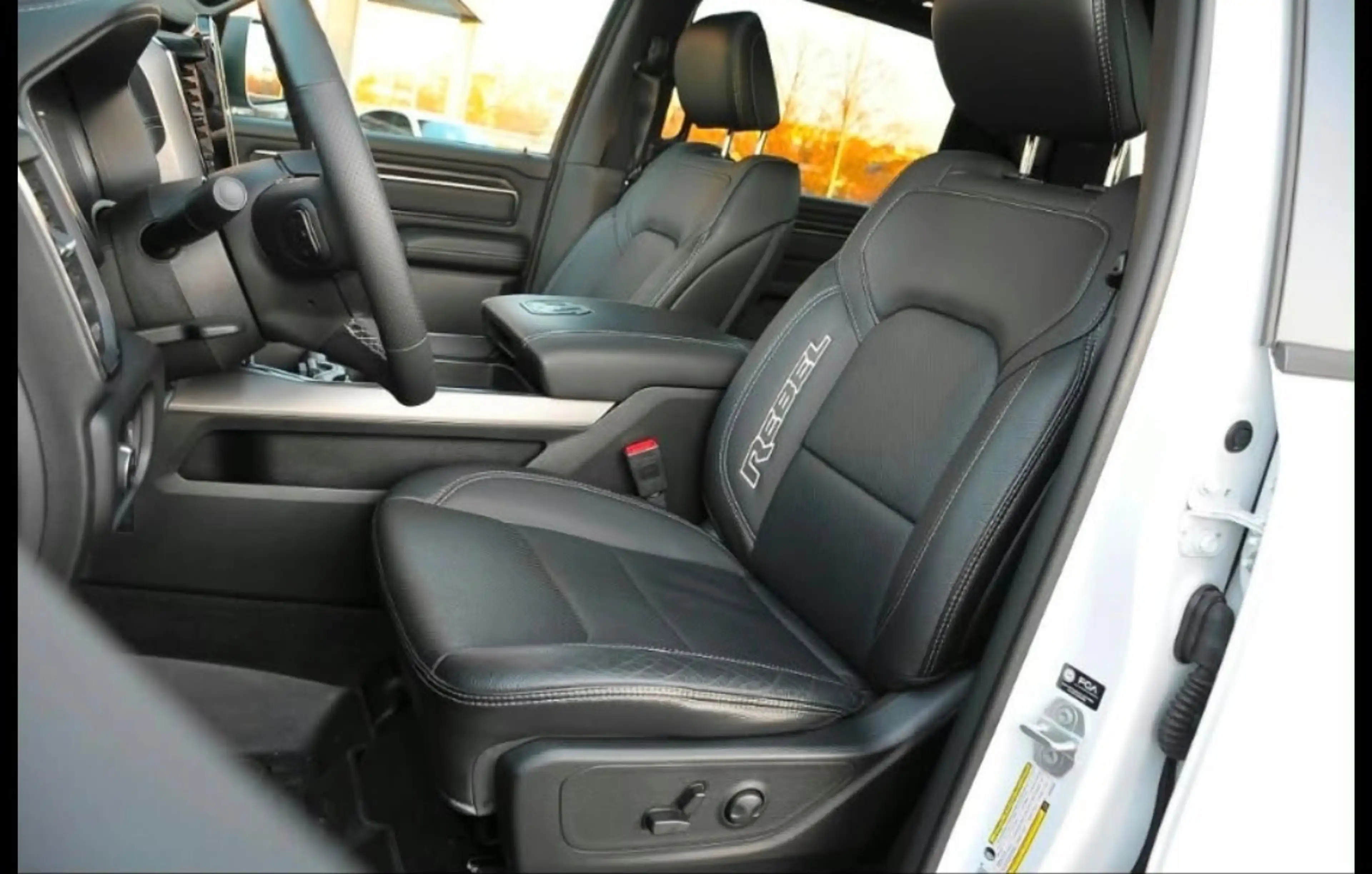 Dodge RAM Rebel 1500 4x4 — photo 14