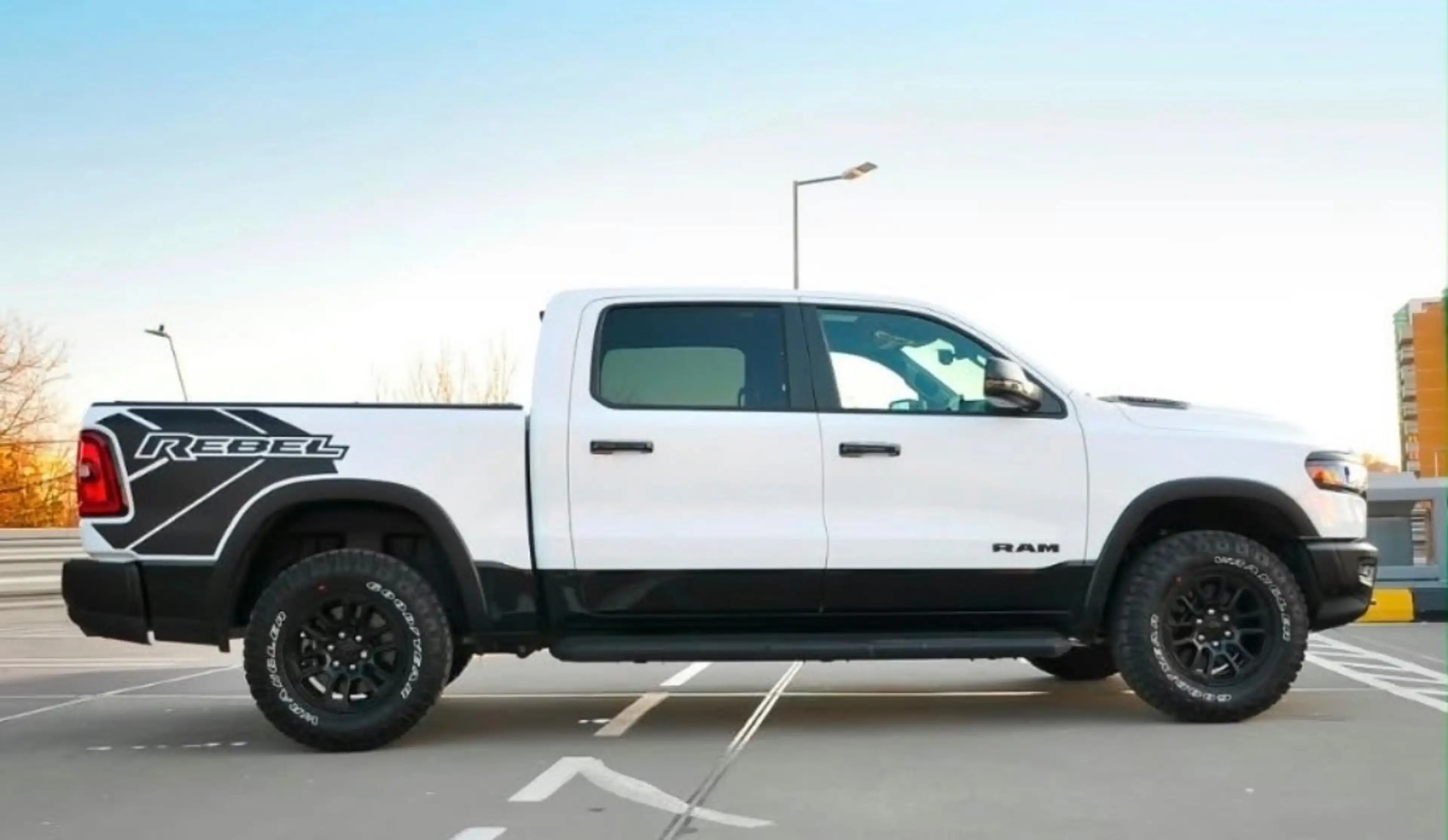 Dodge RAM Rebel 1500 4x4 — photo 2