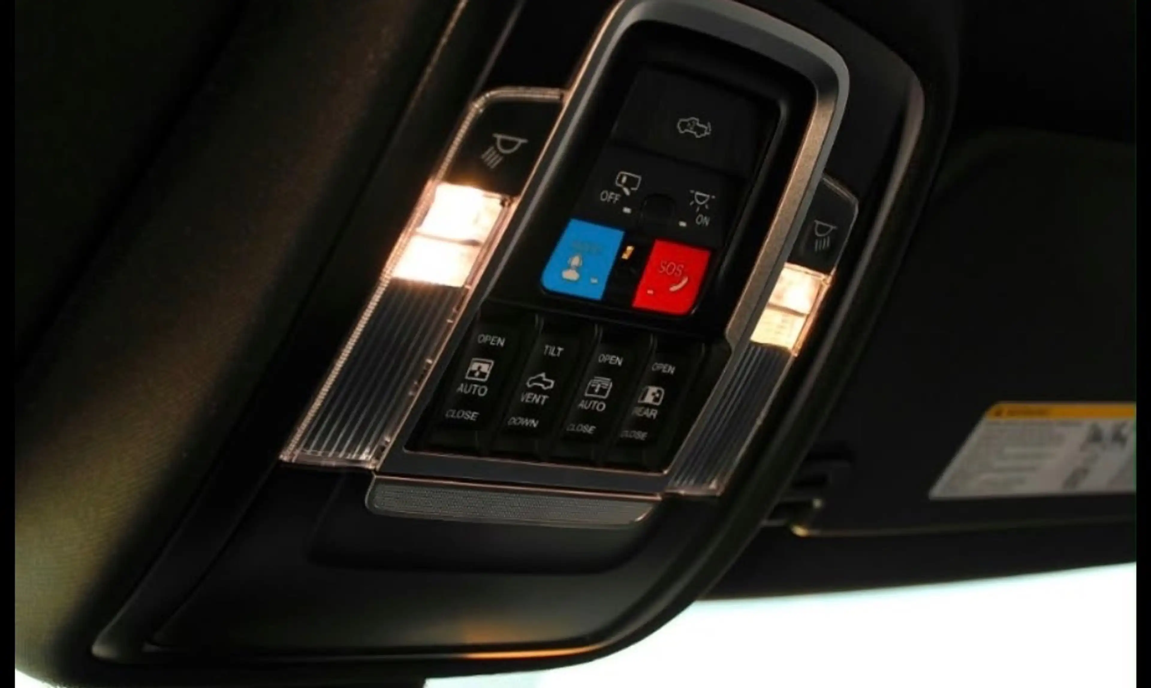 Dodge RAM Rebel 1500 4x4 — photo 10