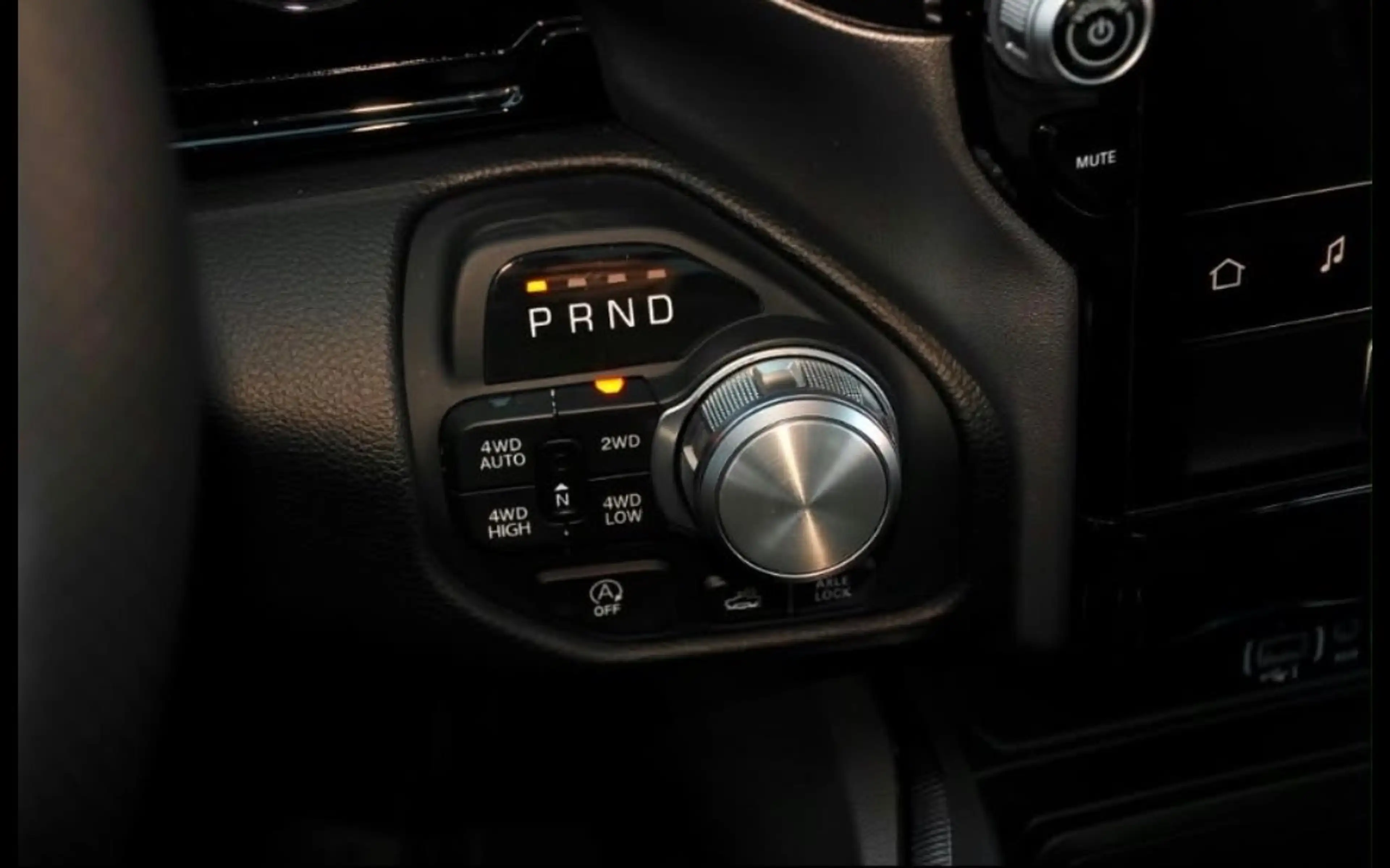Dodge RAM Rebel 1500 4x4 — photo 13