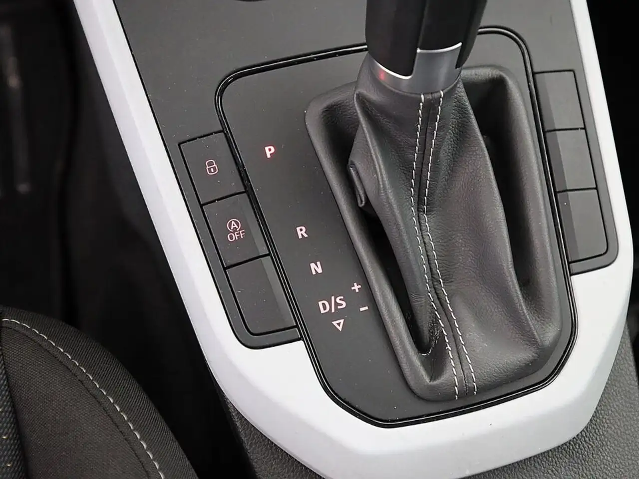SEAT Arona 1.0 TSI Style Aut LED ASSIST TEMPOMAT PDC 17