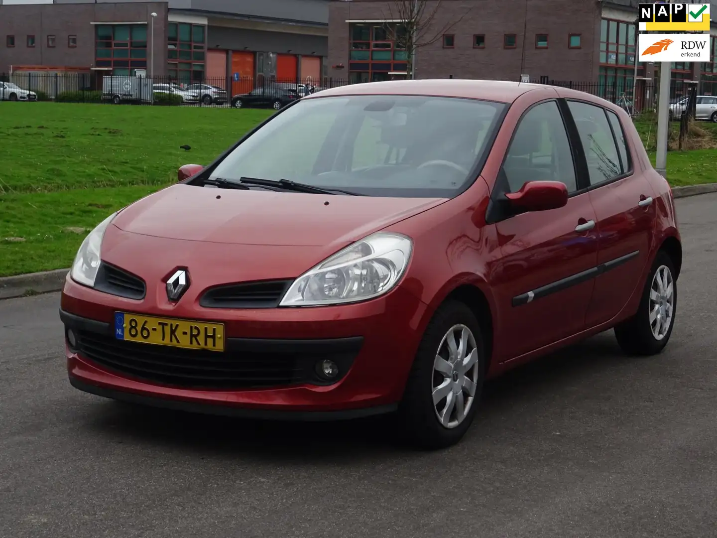 Renault Clio 1.6-16V Exception 5DRS NAP/CLIMA/CRUISE/PDC/APK Rood - 1